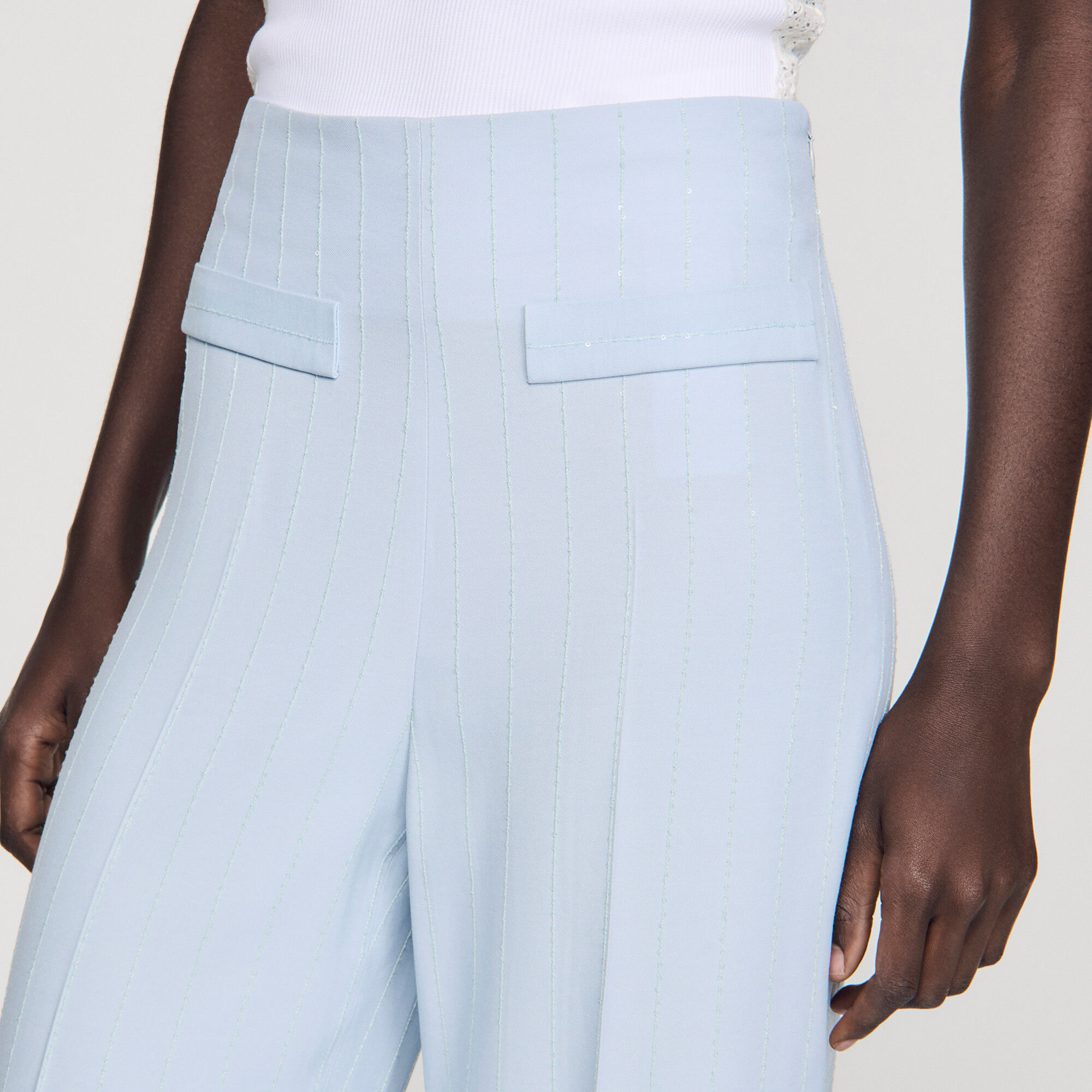 Pantaloni a righe e paillettes