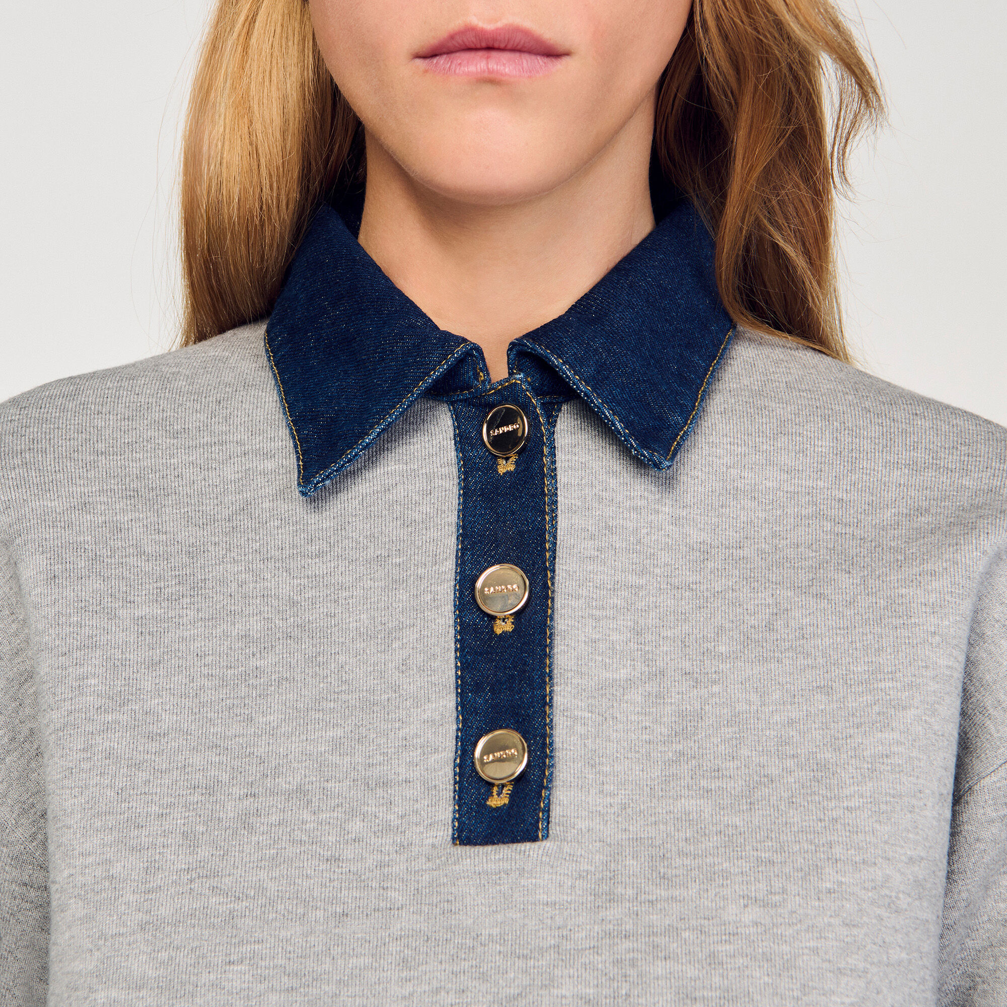 Maglione con colletto in jeans