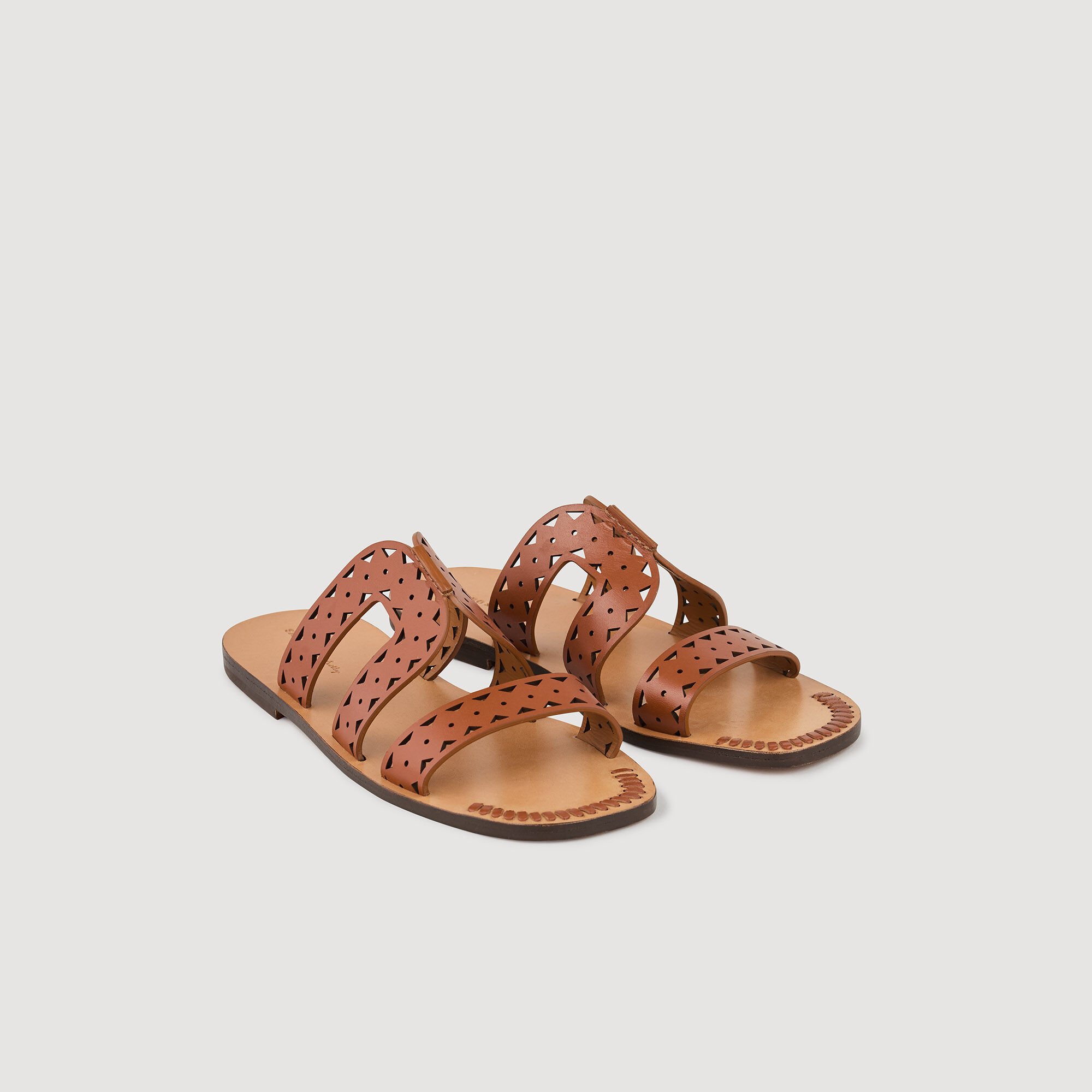 Sandali bassi in pelle traforata