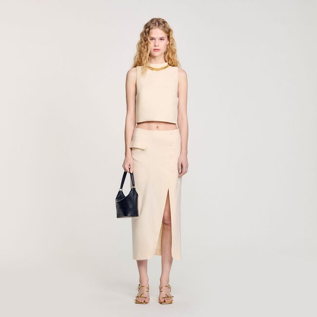 Top corto in maglia con collana