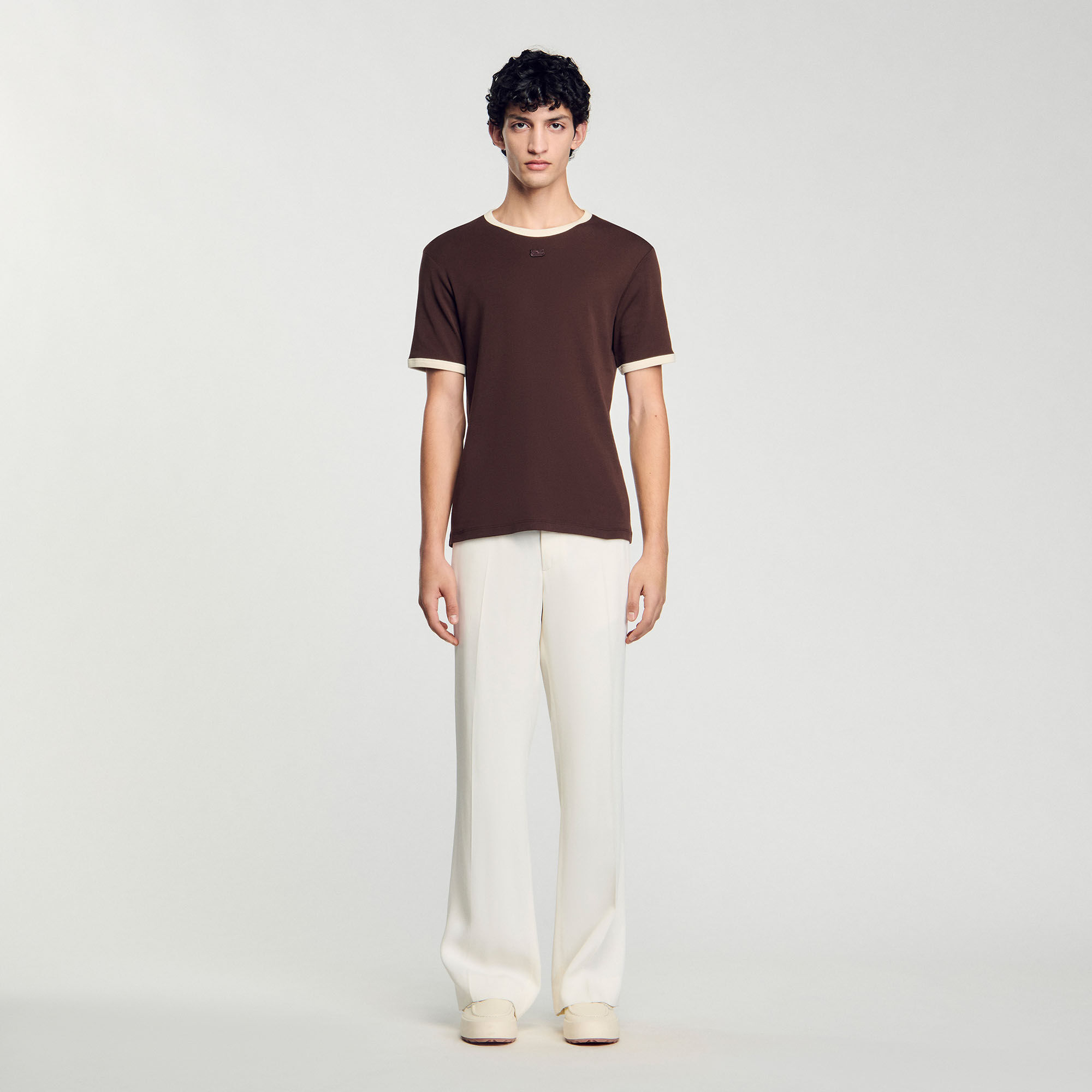 T-shirt bicolore con patch