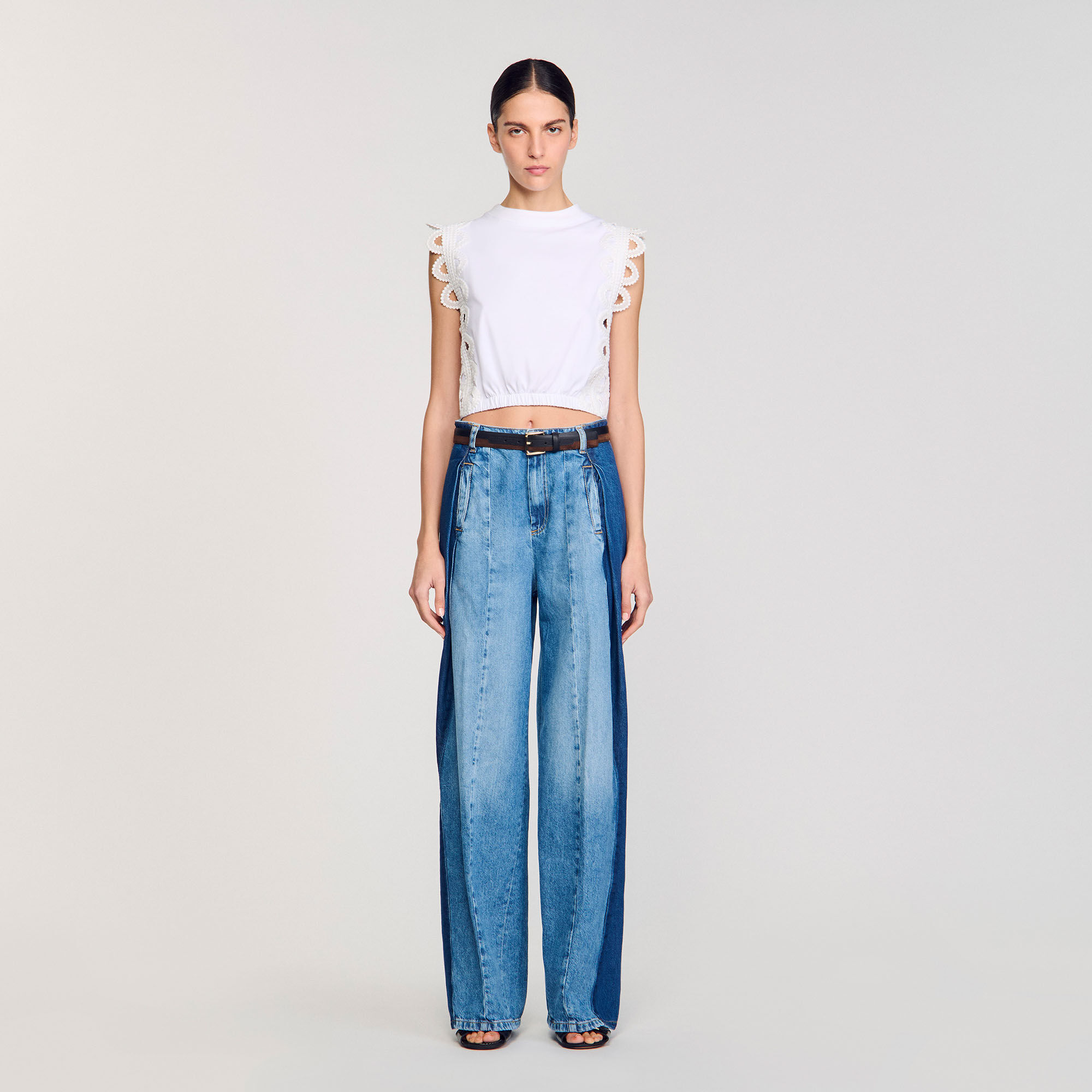 T-shirt corta con dettagli in pizzo