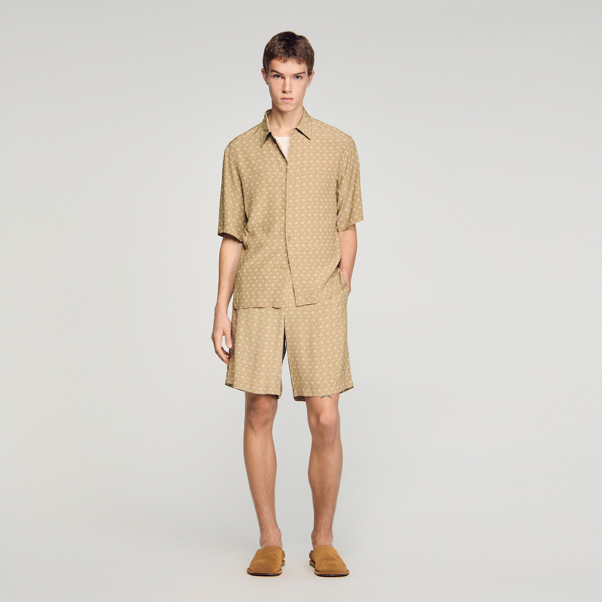Shorts fluidi con stampa maglie