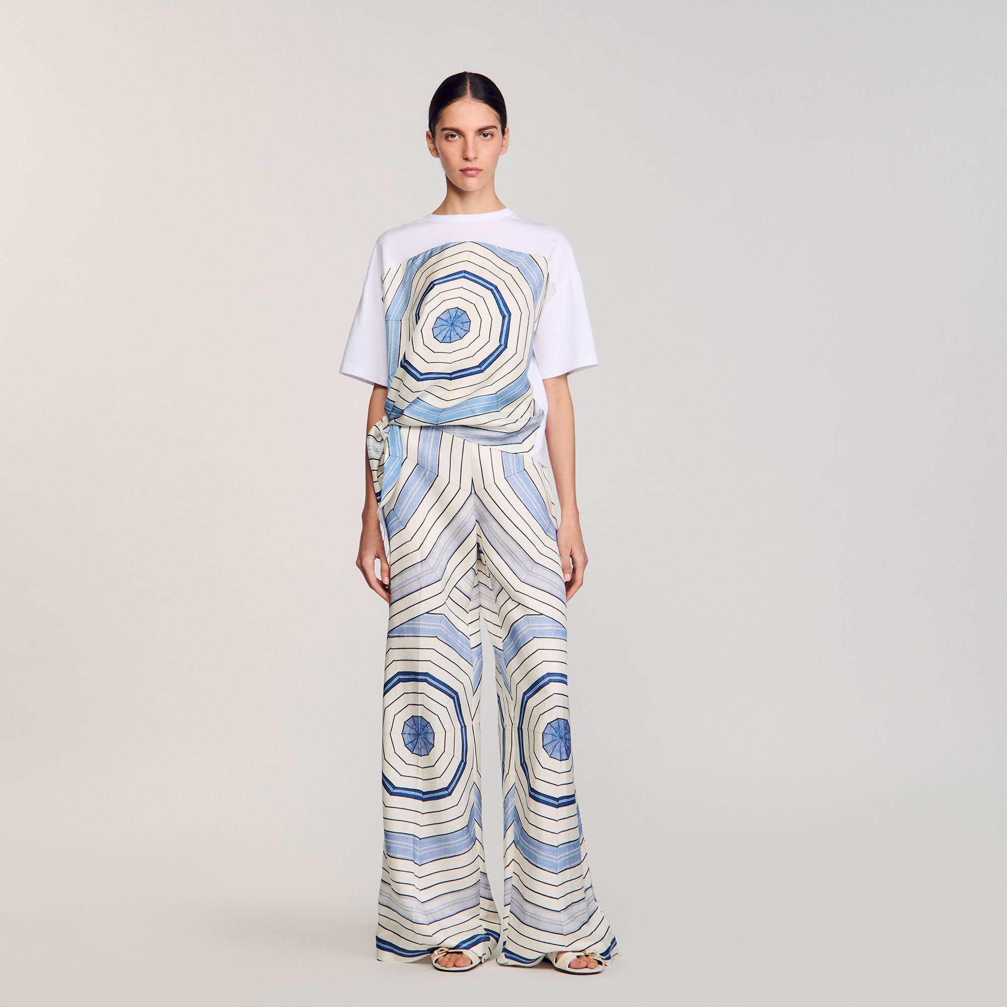 T-shirt con stampa a spirali
