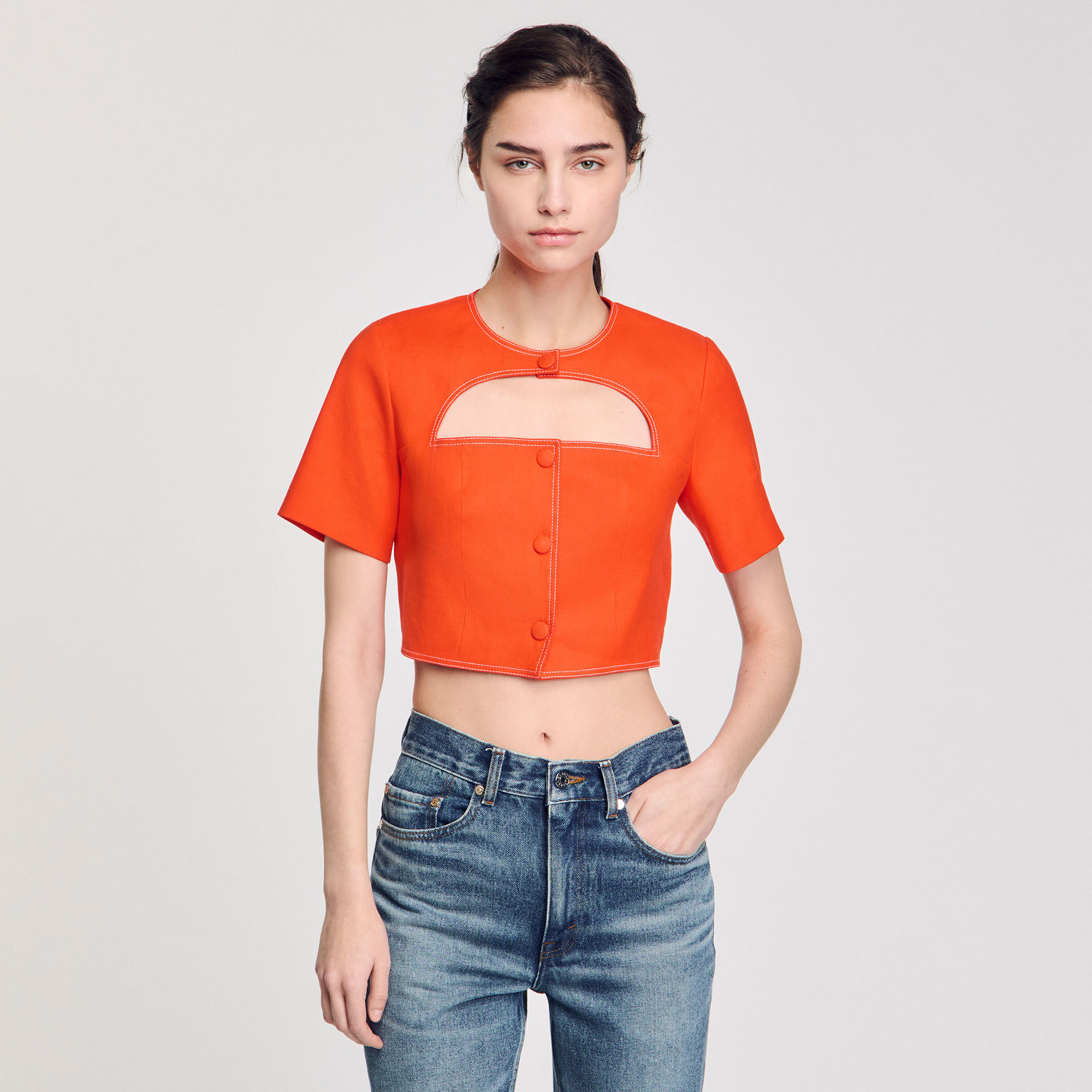 Top corto con apertura
