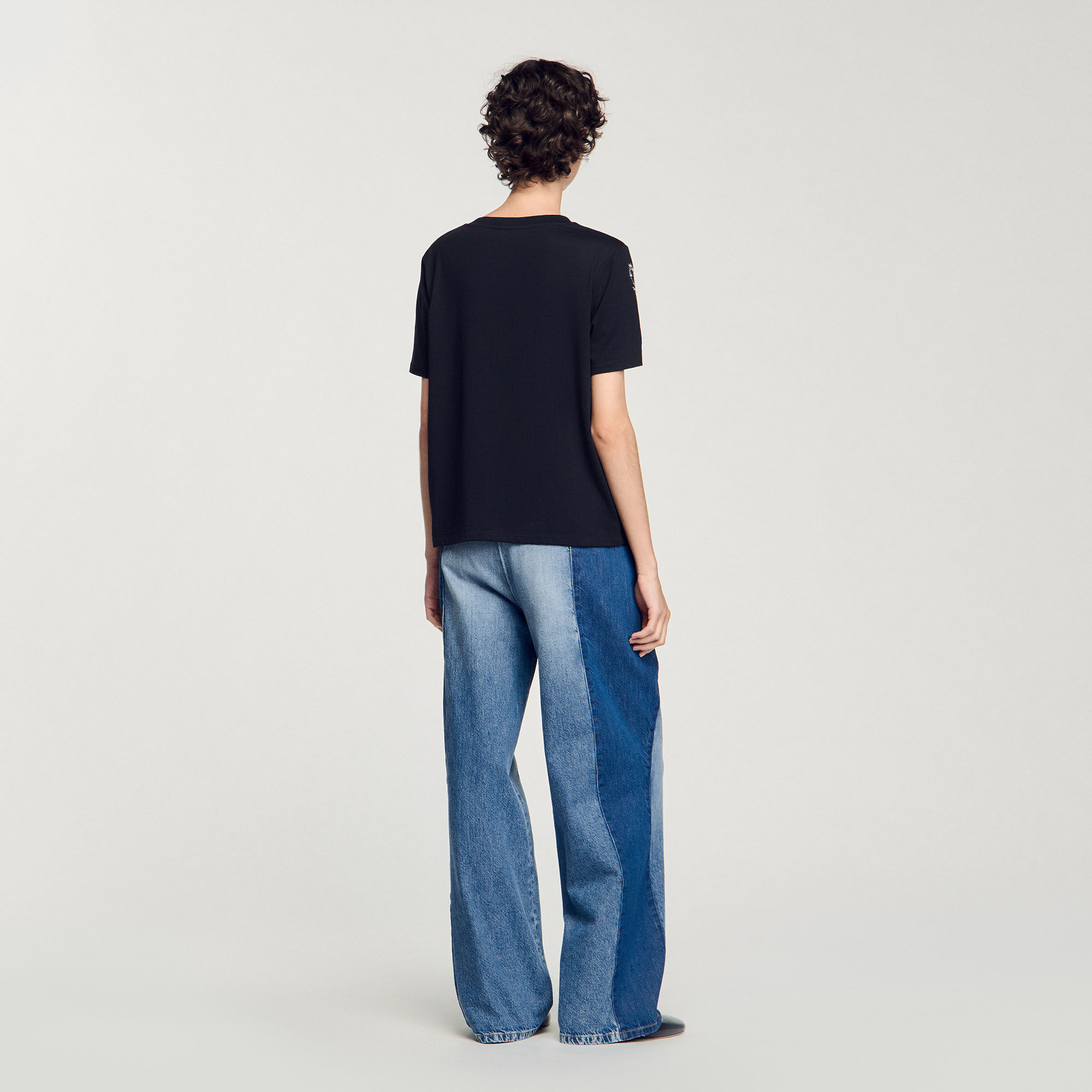 T-shirt con dettagli ricamati