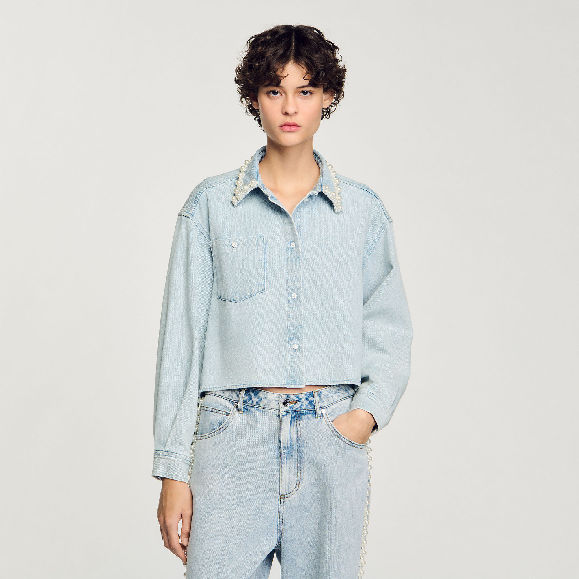 Camicia di jeans con scollo perlato