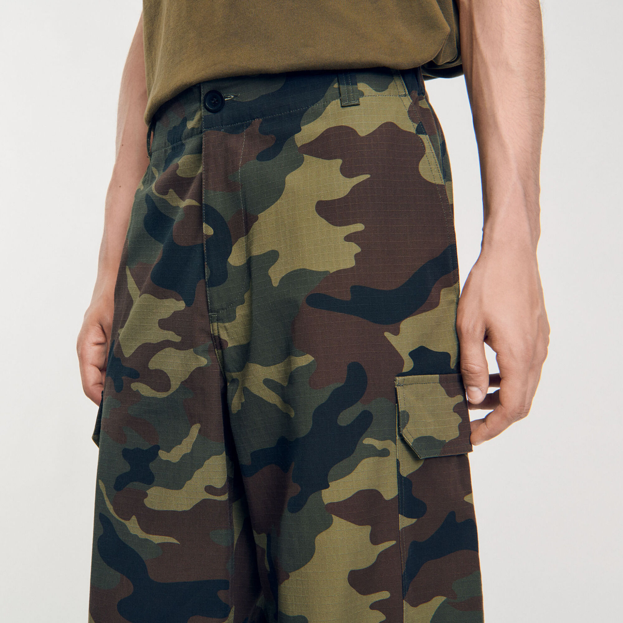 Pantaloni cargo mimetici - Uomo | Sandro