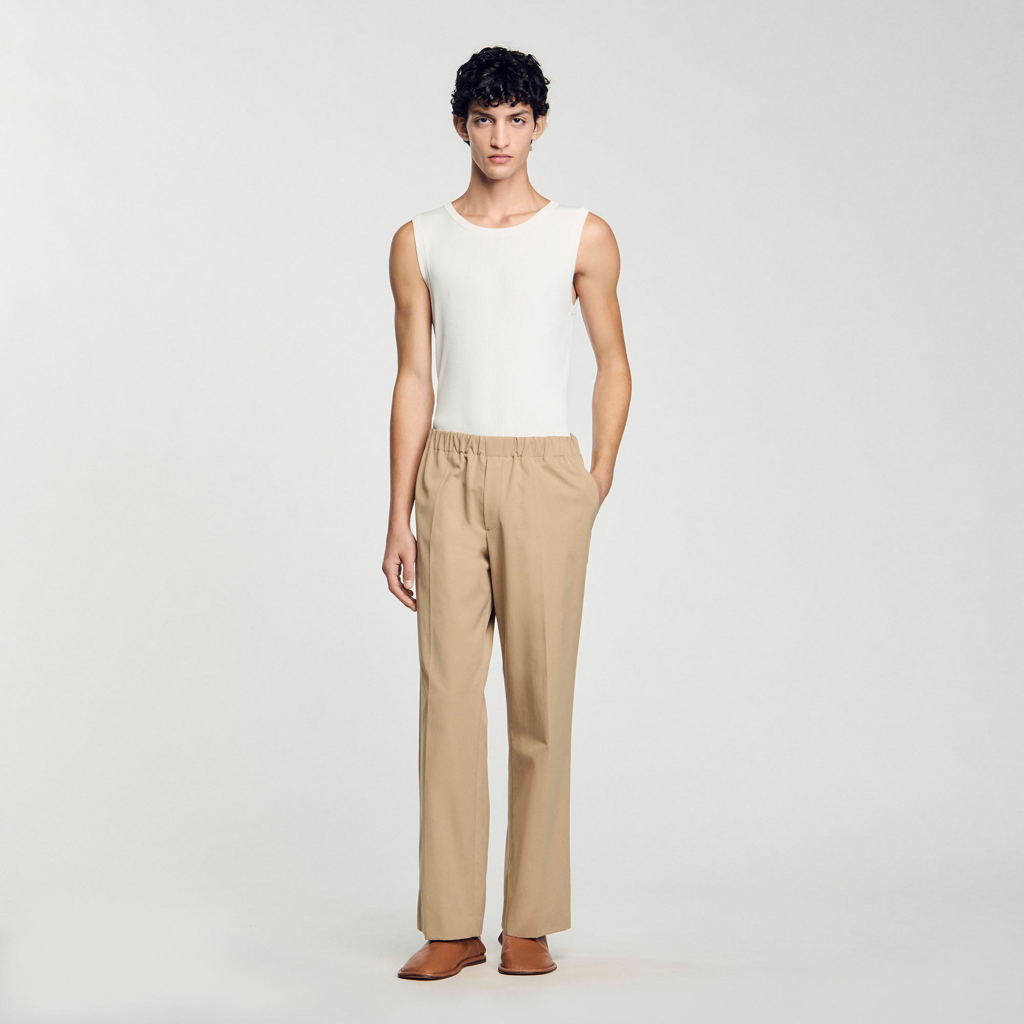 Pantaloni larghi