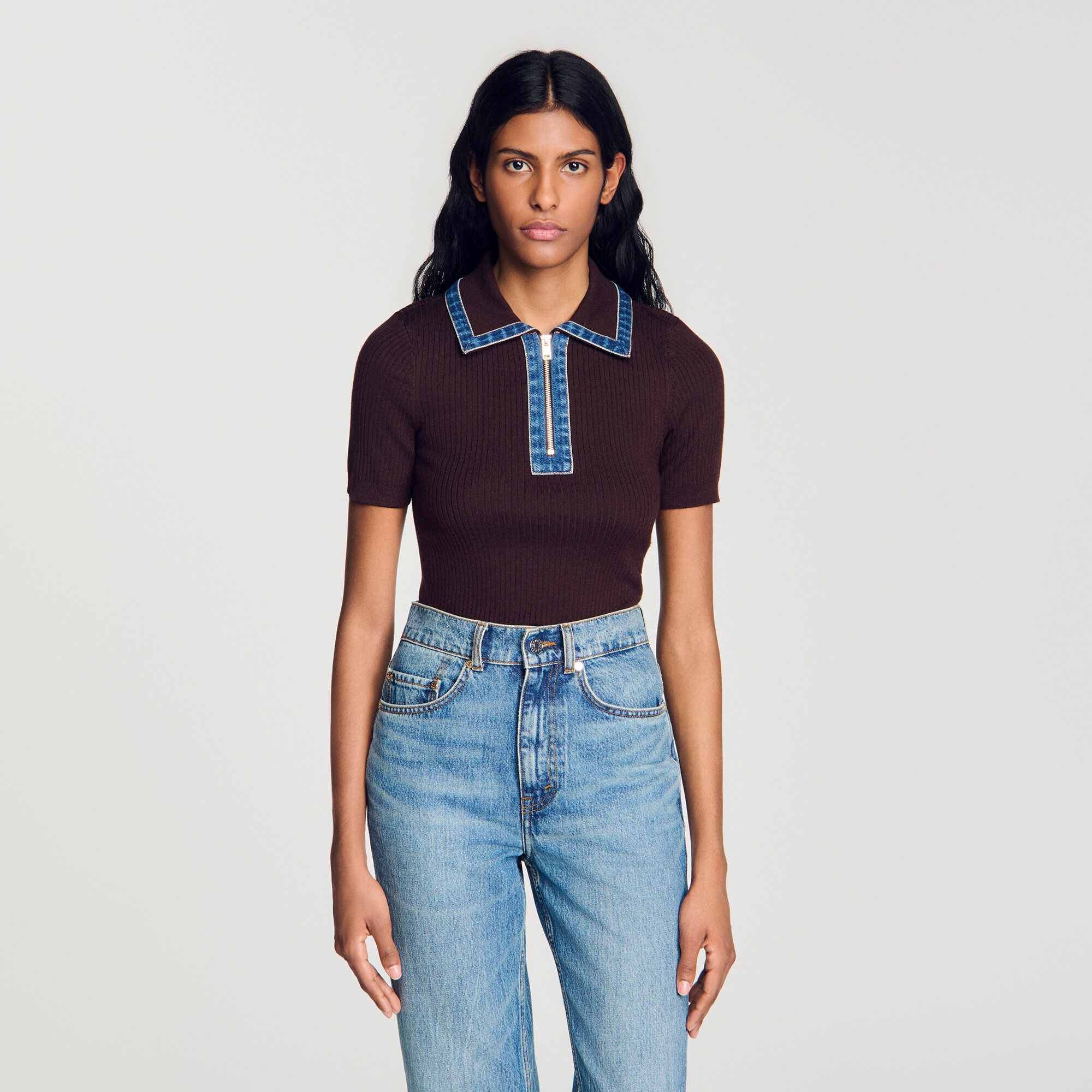 Maglia polo con colletto in denim