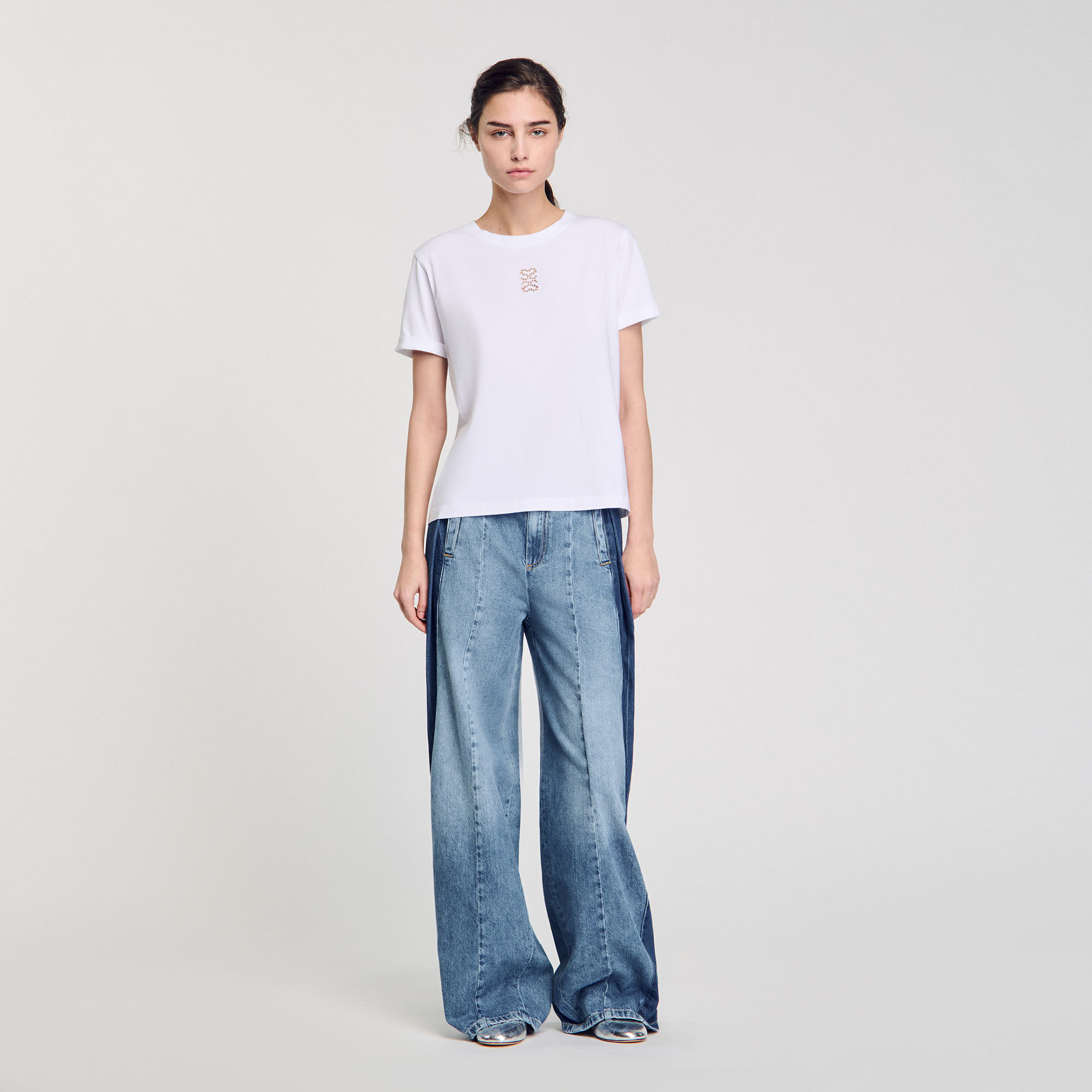 T-shirt in cotone con ricamo