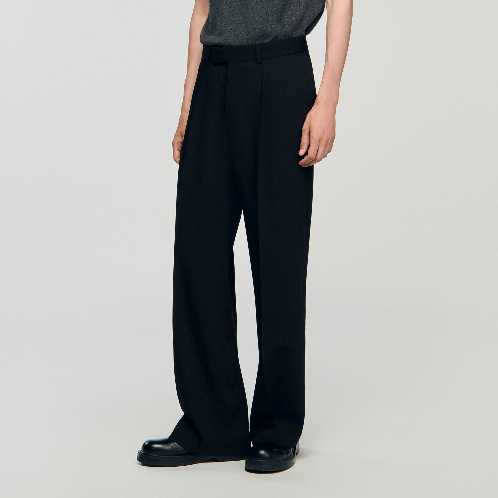 Pantaloni larghi con pieghe