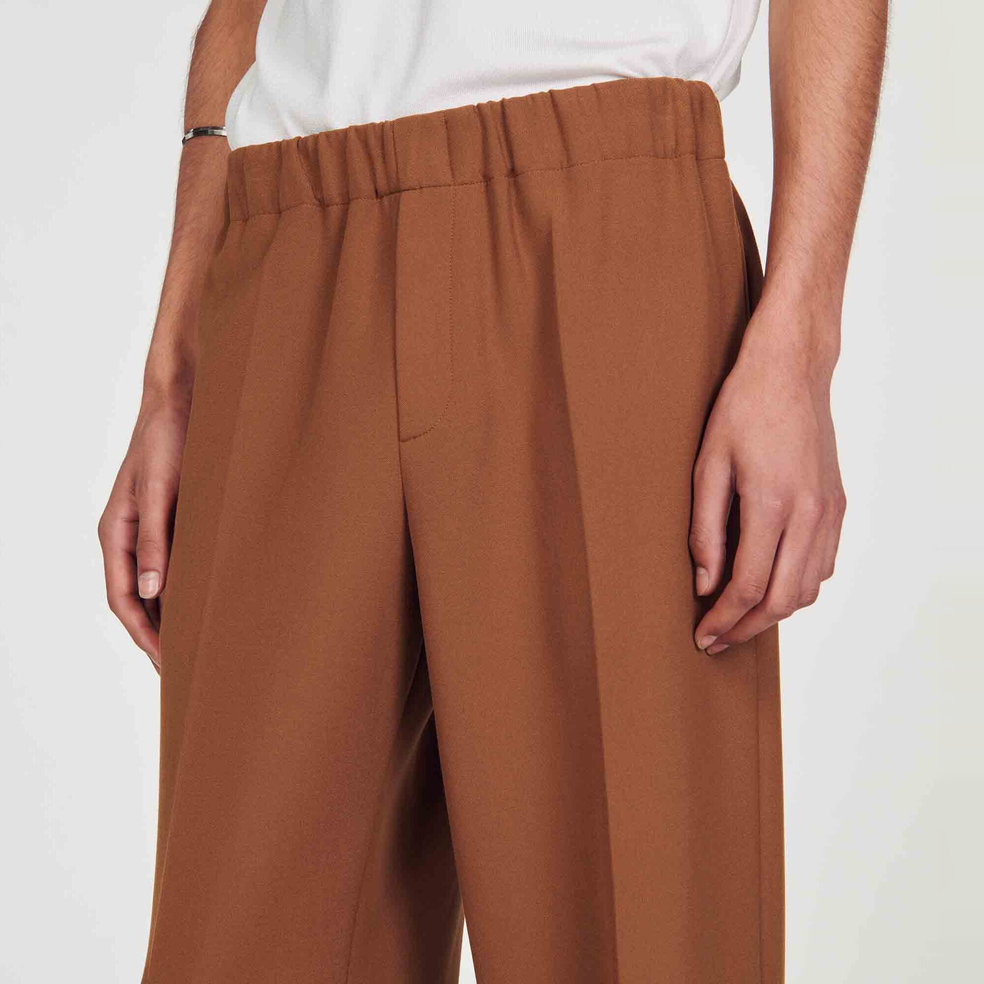 Pantaloni larghi