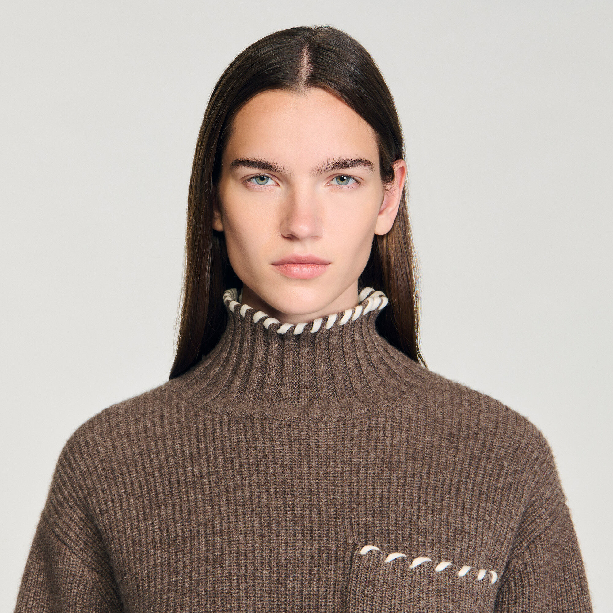 Maglione ampio con collo alto