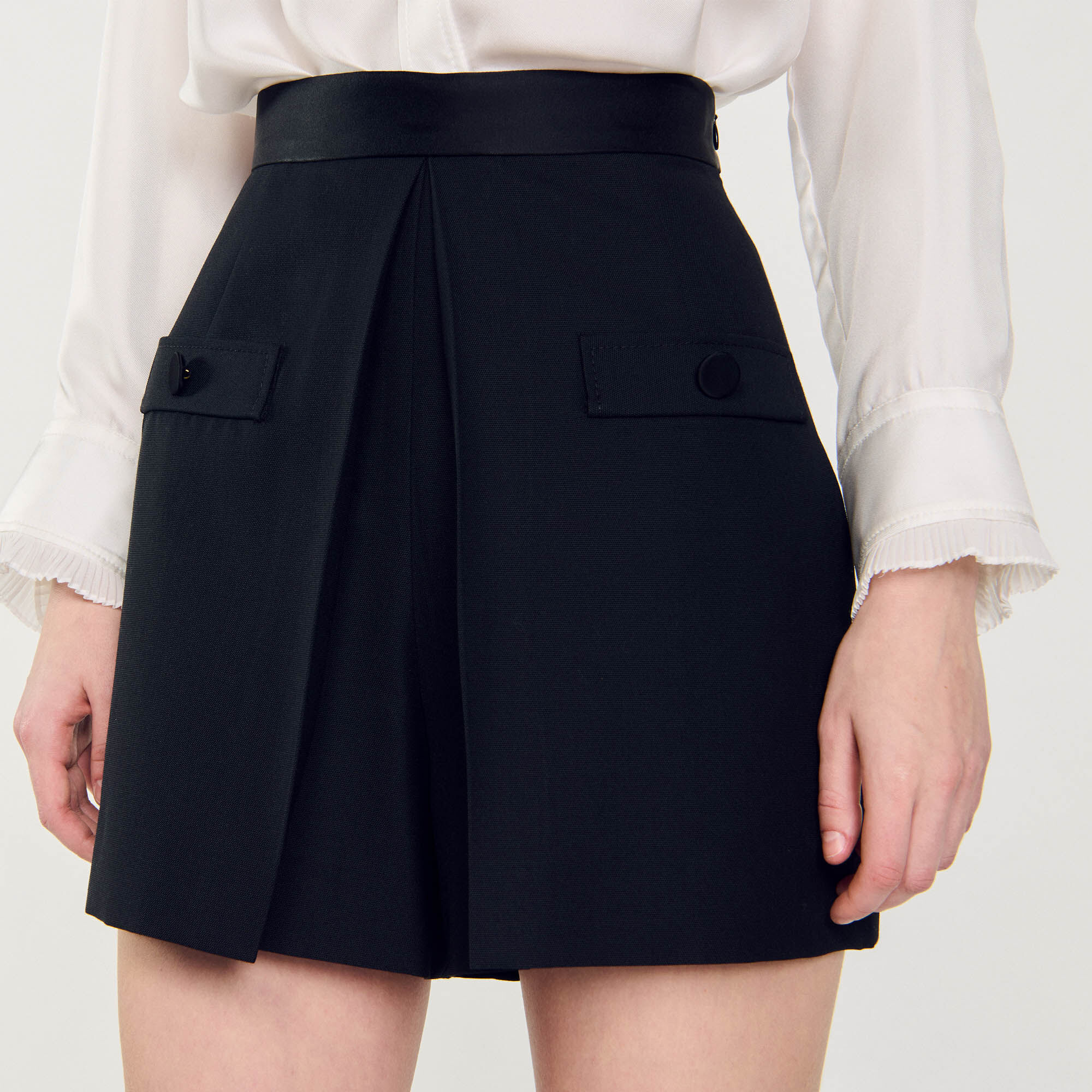 Short a vita alta con bottoni