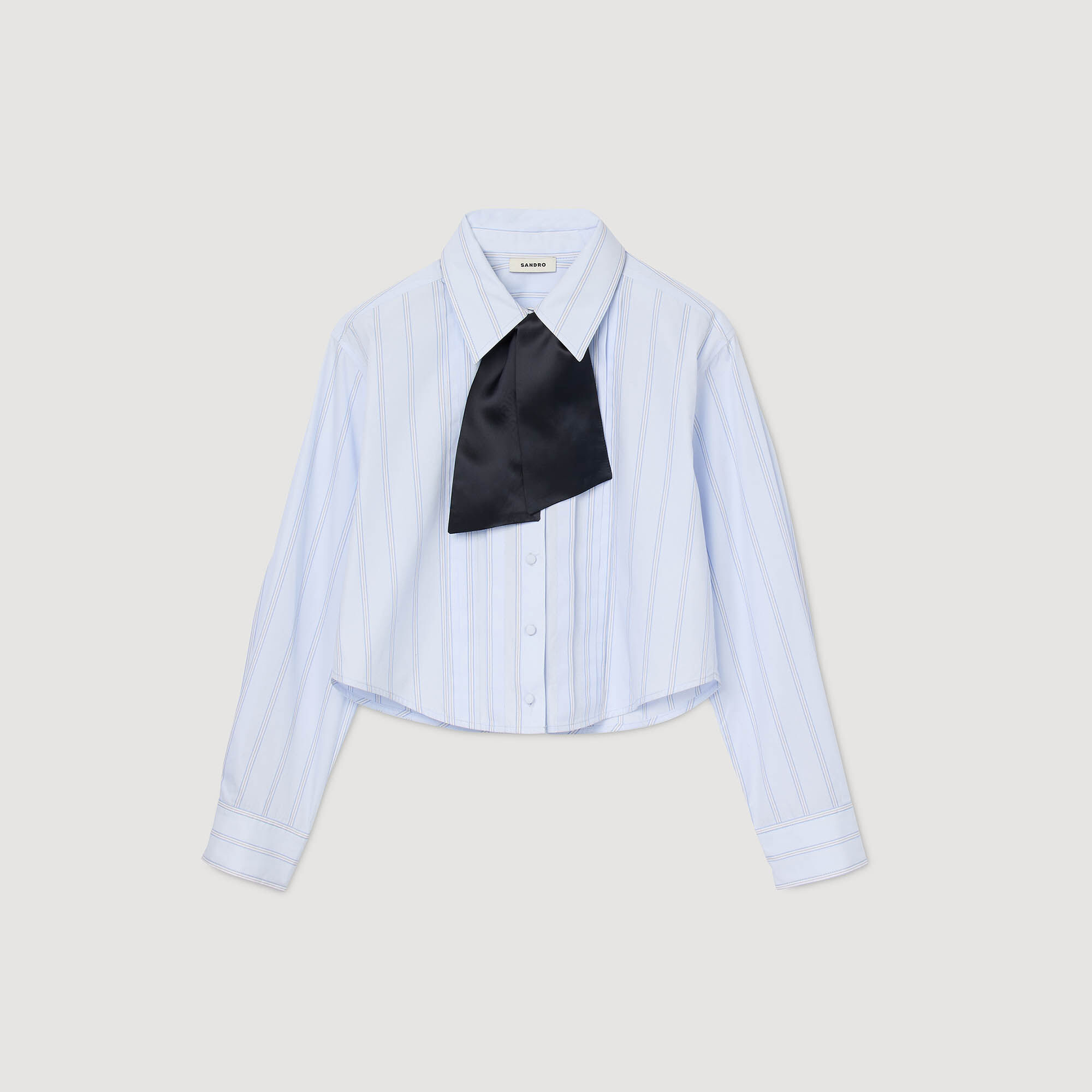 Camicia corta con cravatta rimossa