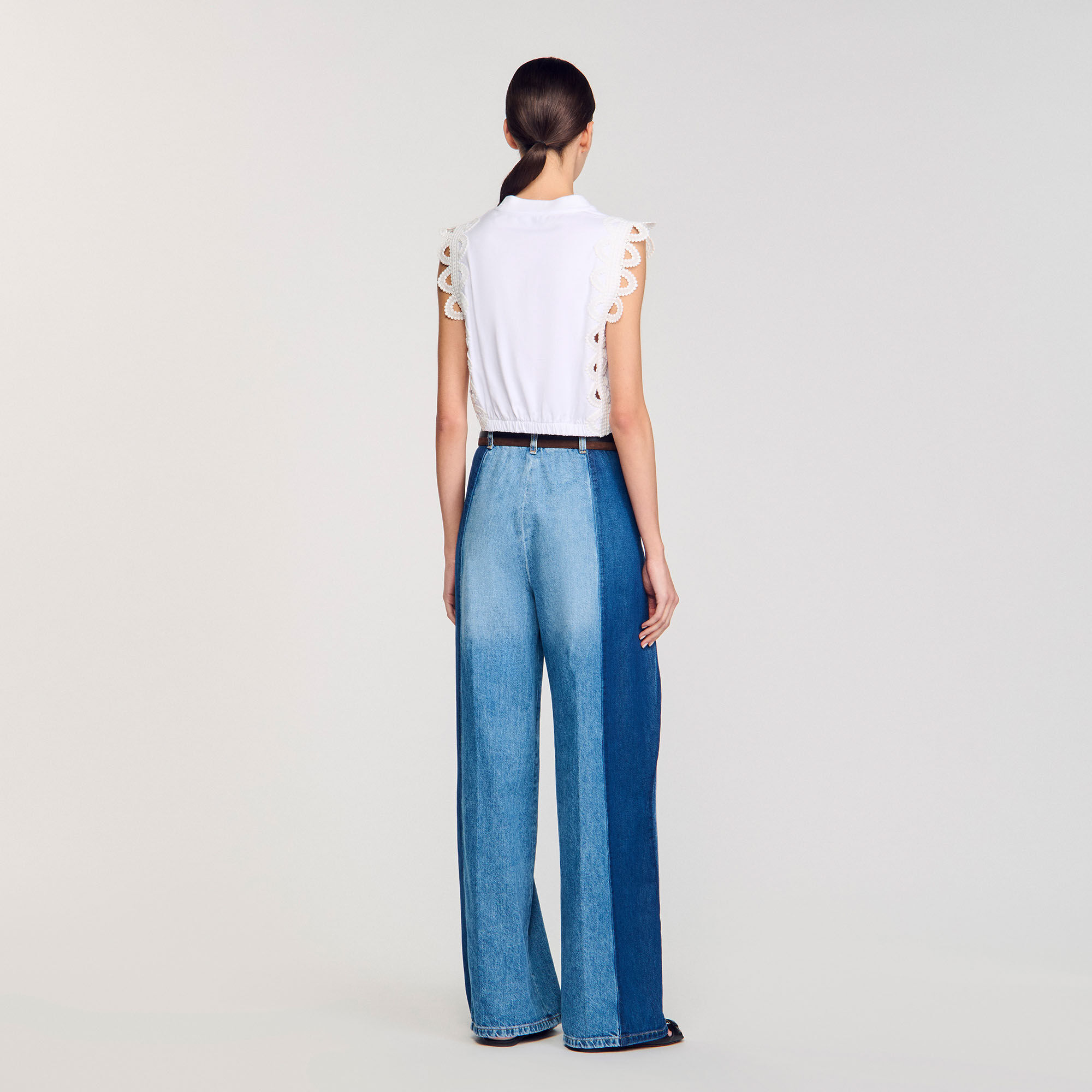 T-shirt corta con dettagli in pizzo