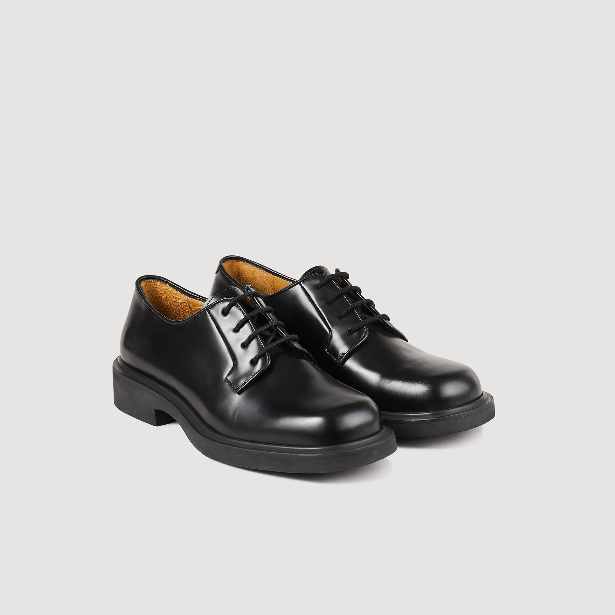 Derby in pelle lucida