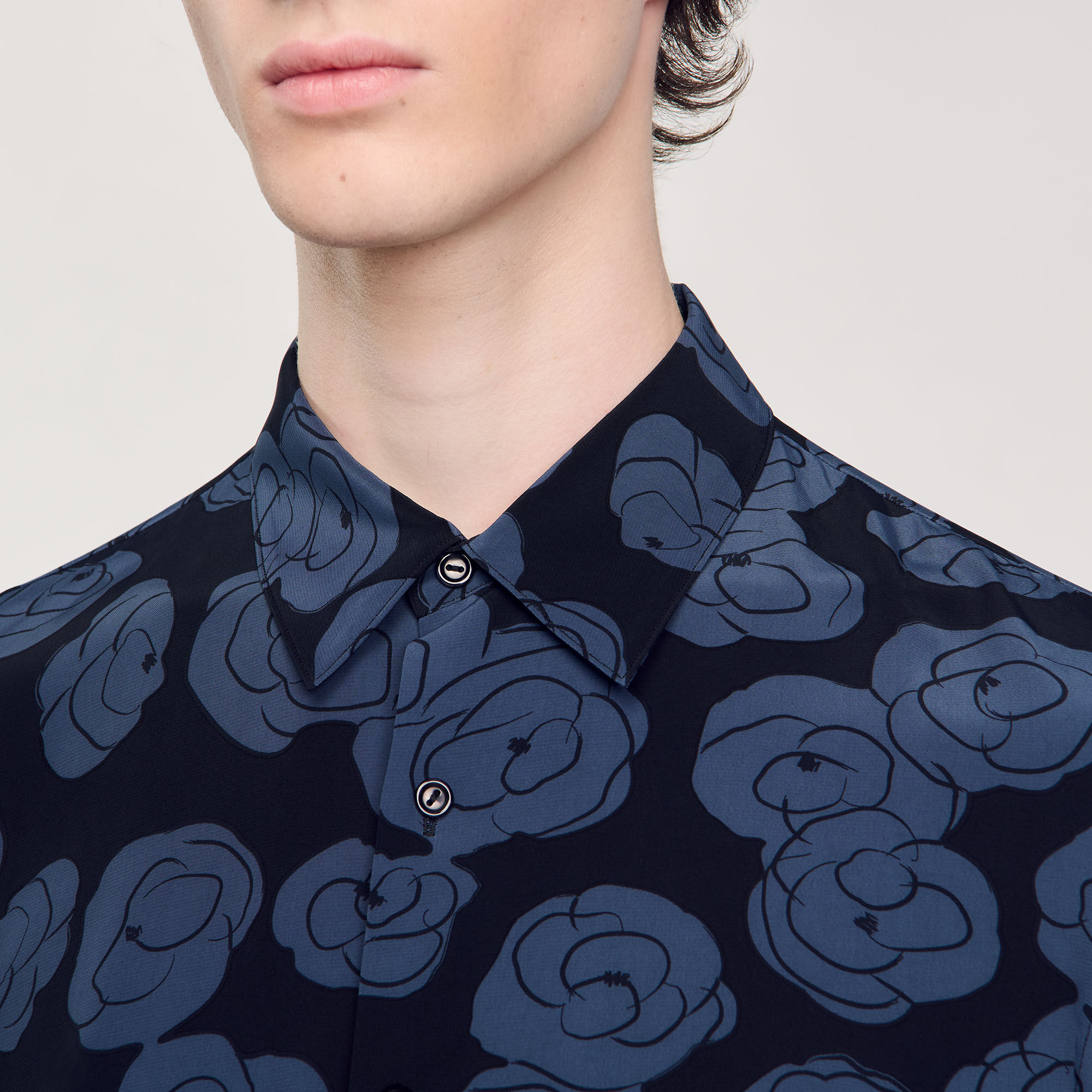Camicia con stampa camelie