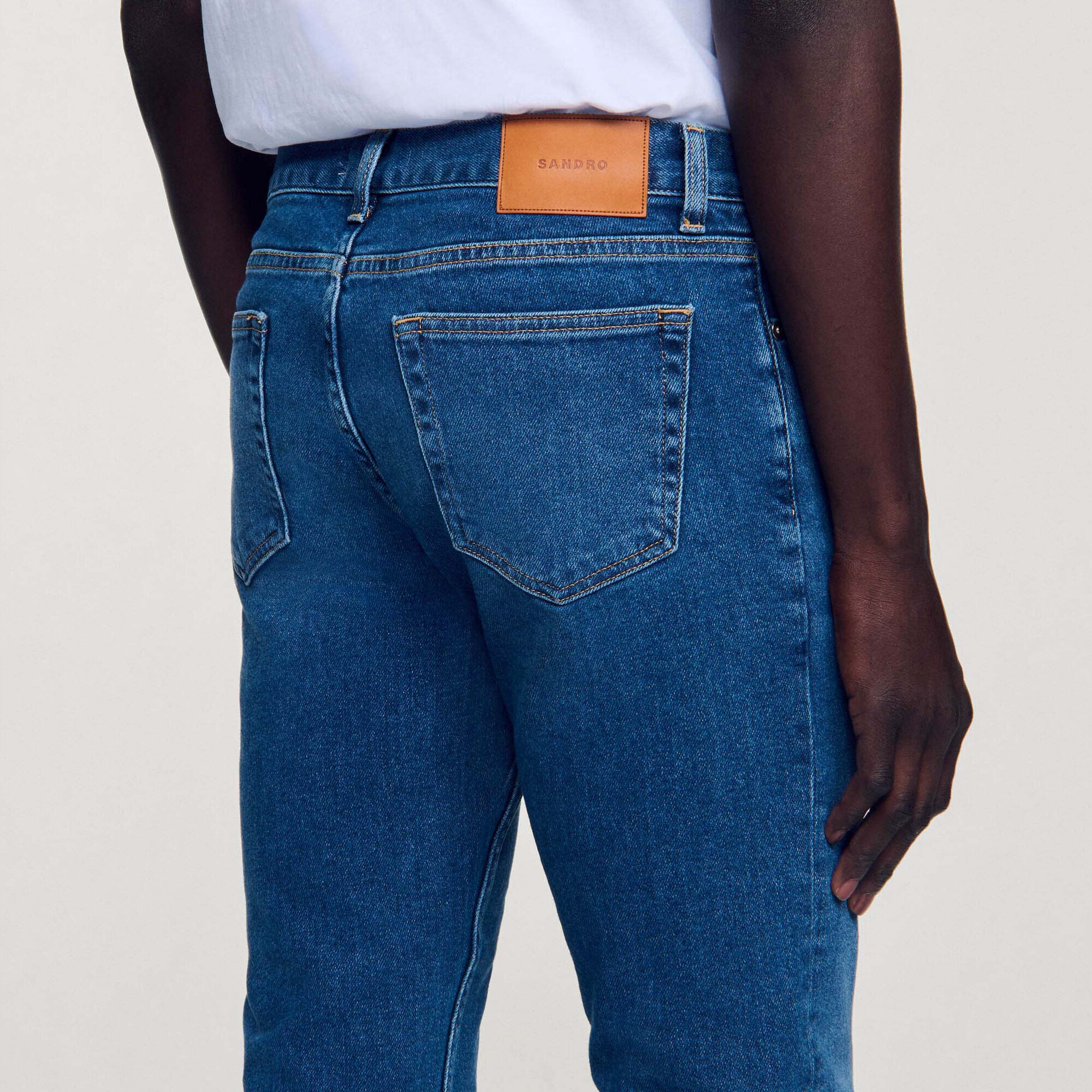 Jeans slim con lavaggio Waterless - Uomo | Sandro