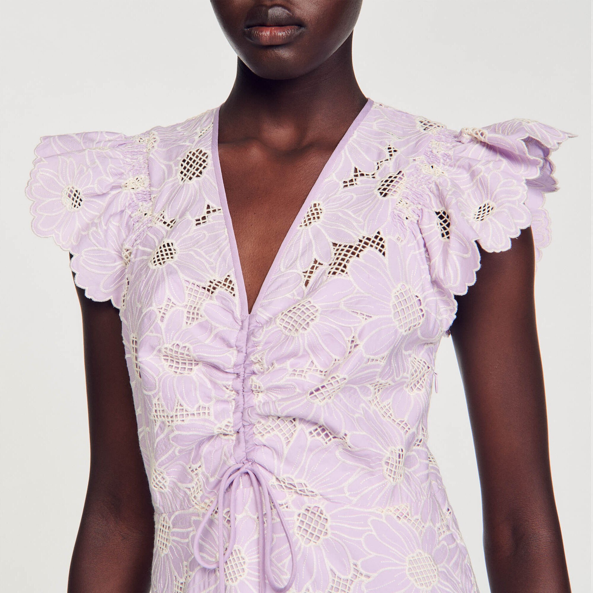 Abito corto con margherite in guipure