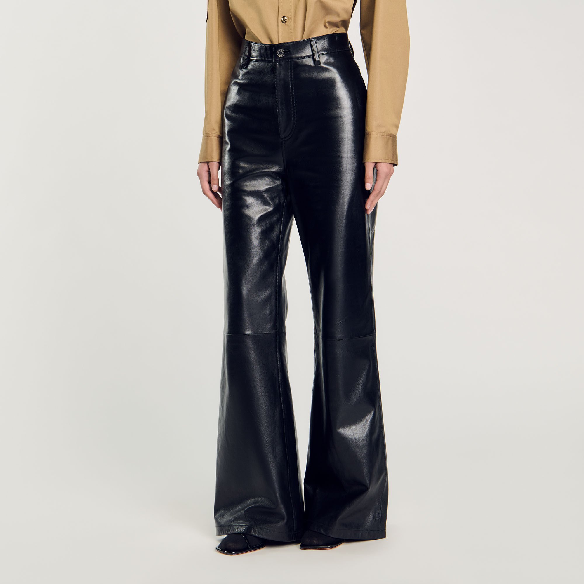 Pantaloni svasati in pelle