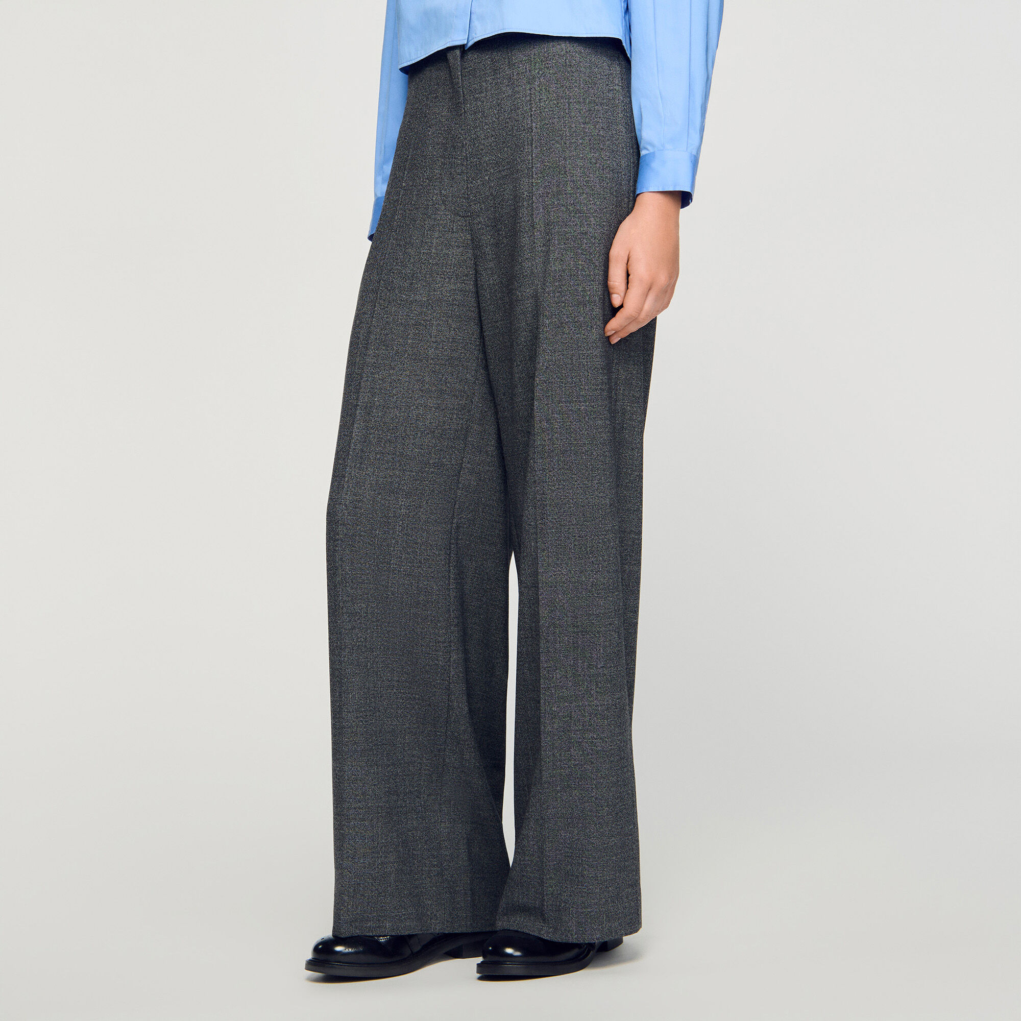 Pantaloni dritti e larghi