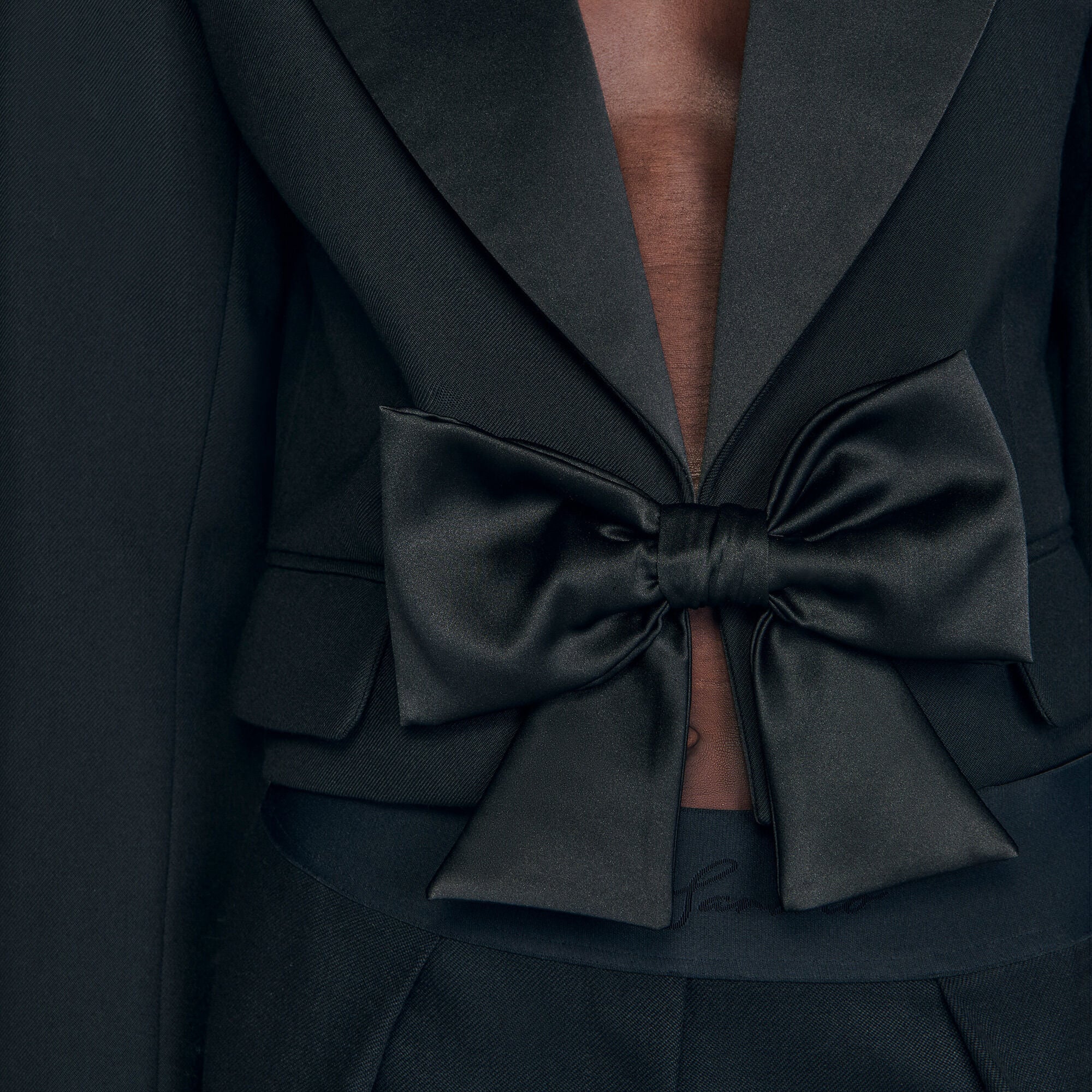 Giacca corta con fiocco satinato - Donna | Sandro