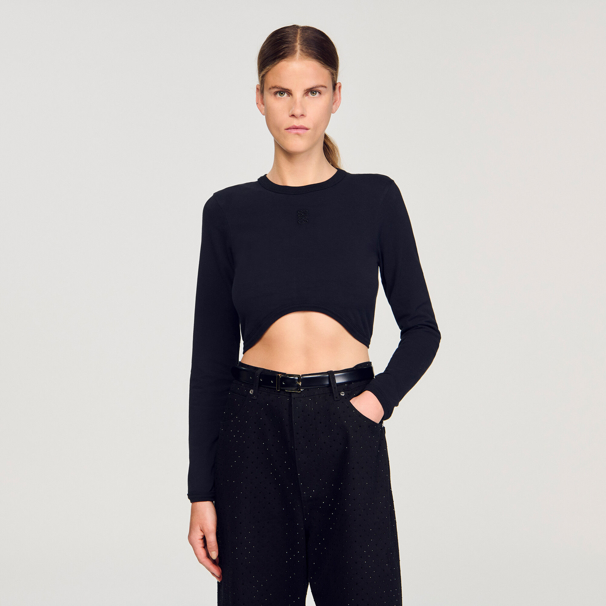 T-shirt corta con ricamo