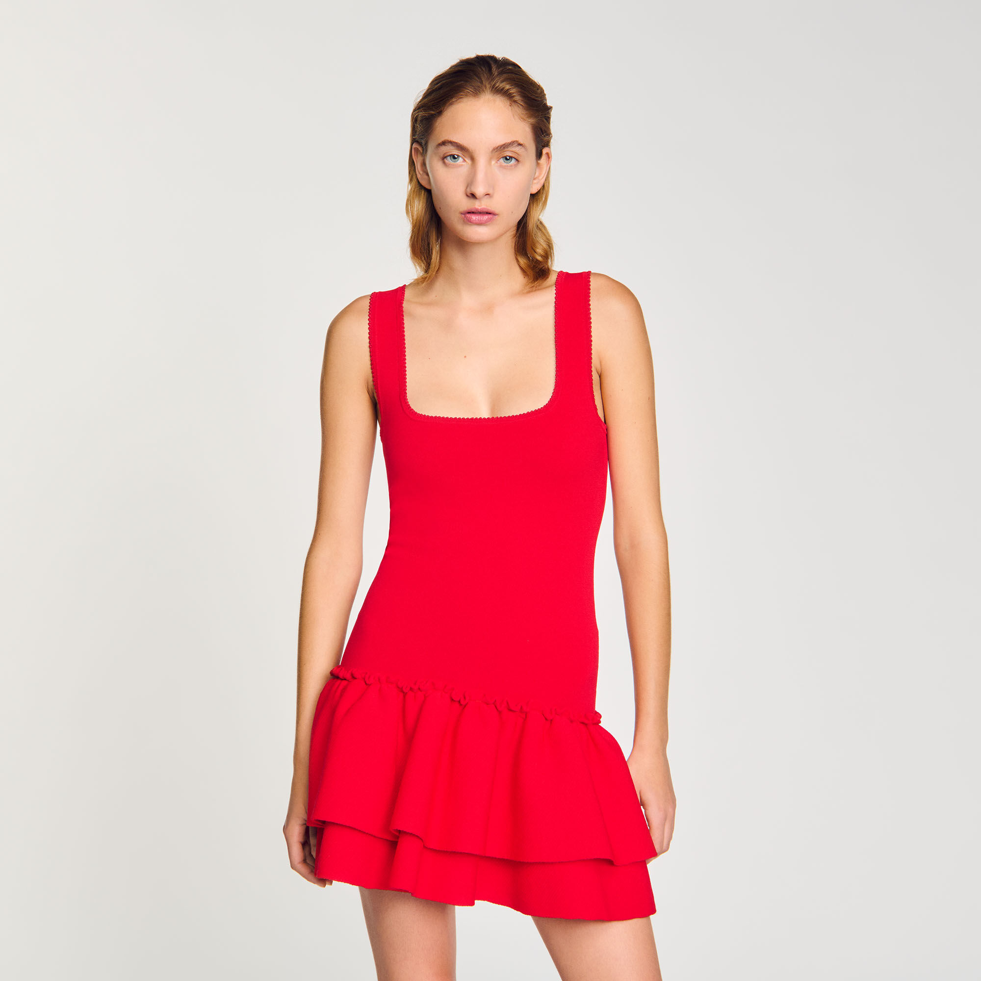 Abito corto in maglia con balze