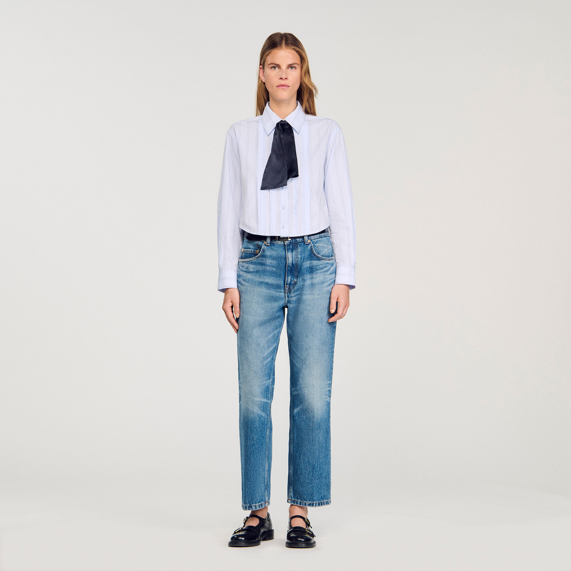 Camicia corta con cravatta rimossa