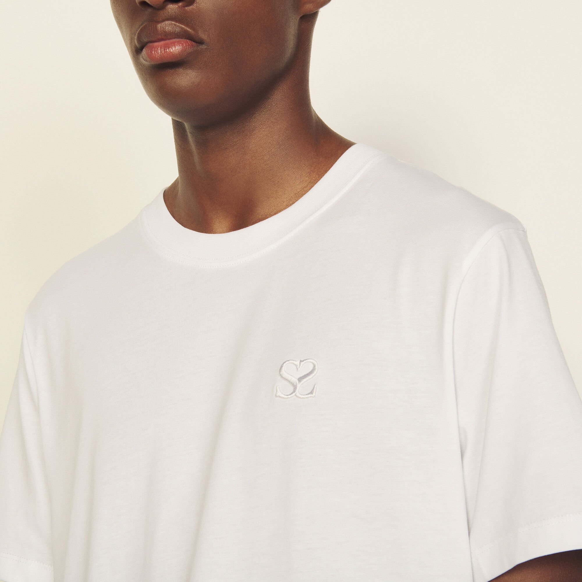 T-shirt con ricamo