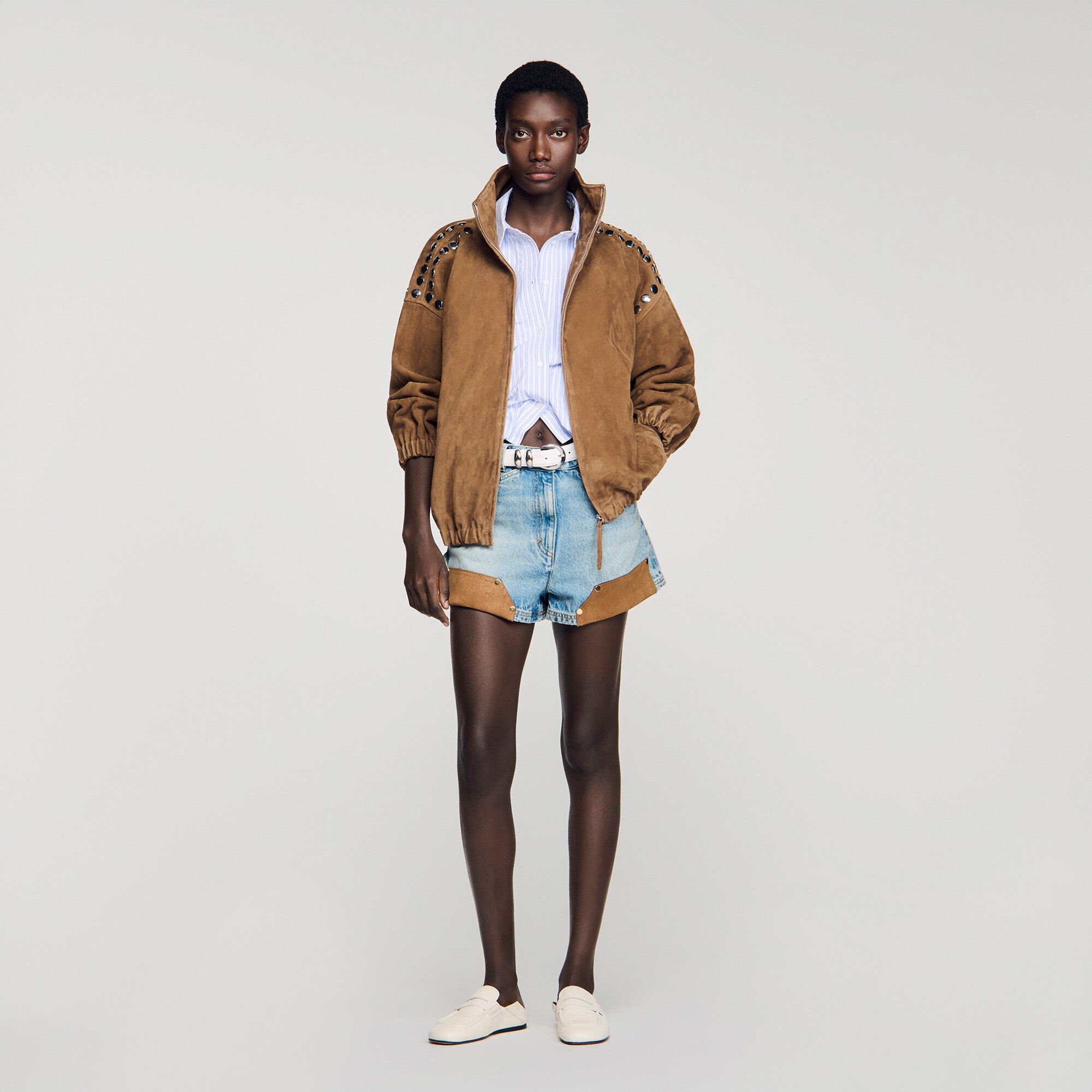 Giubbotto in scamosciato borchiato