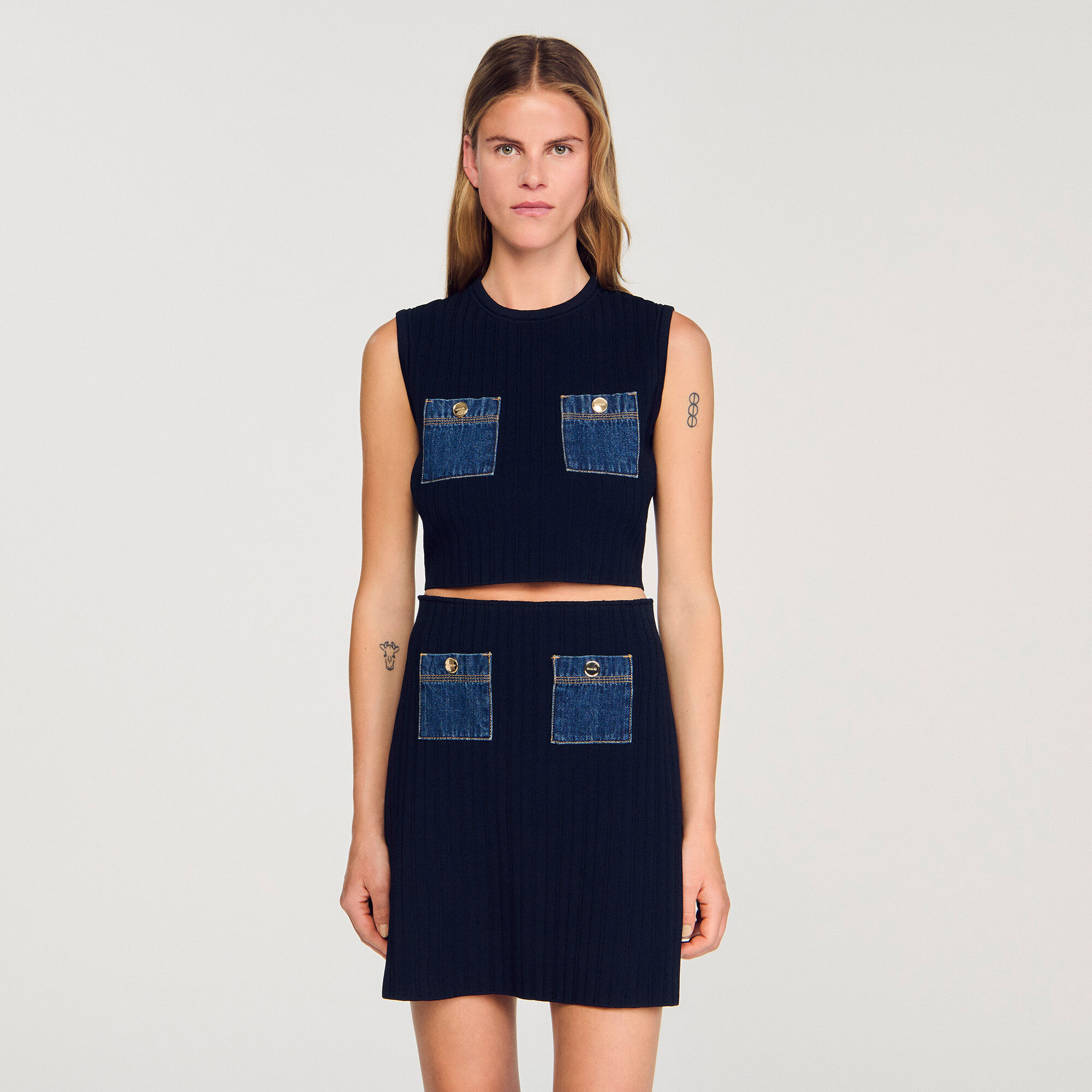 Top in maglia e denim