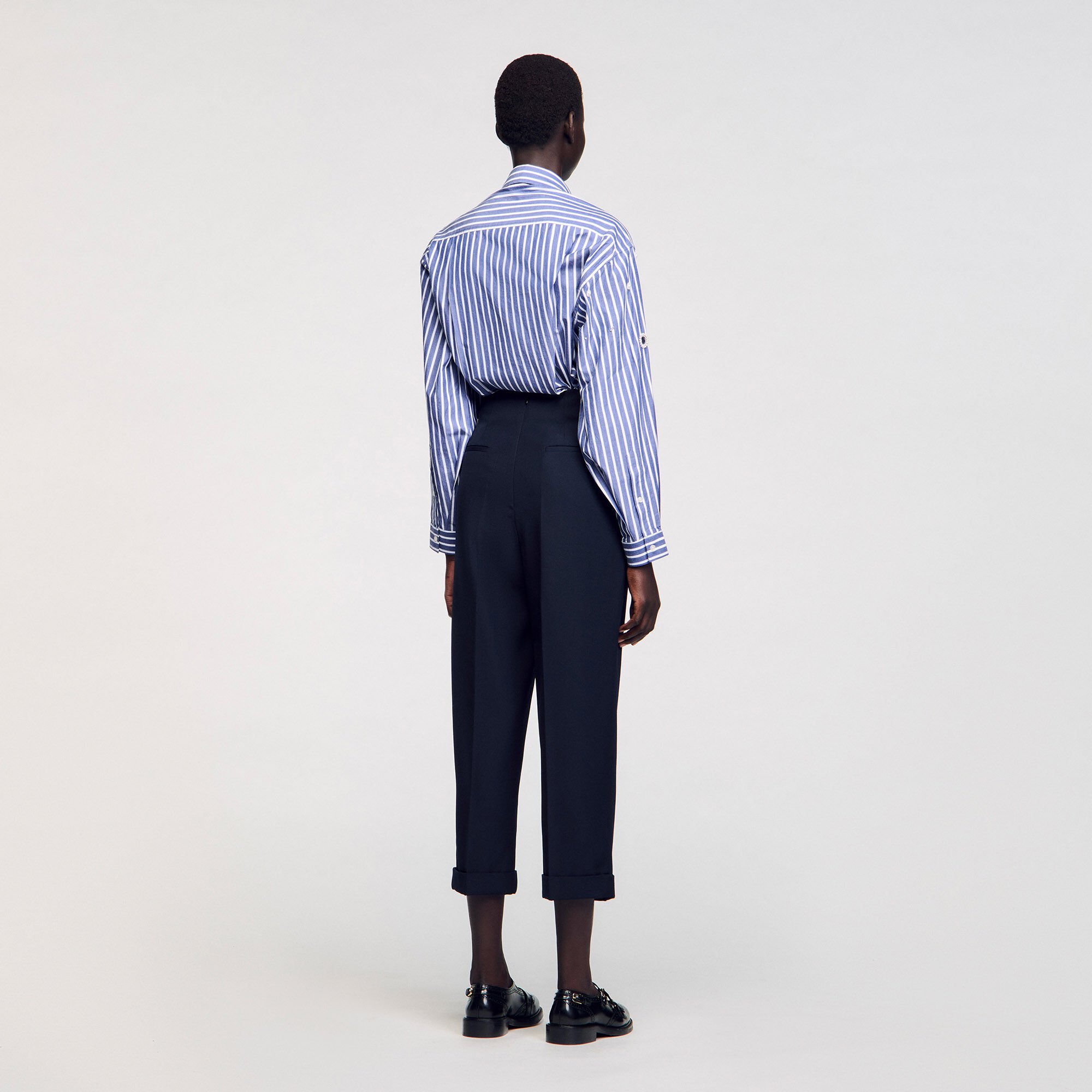 Pantaloni larghi