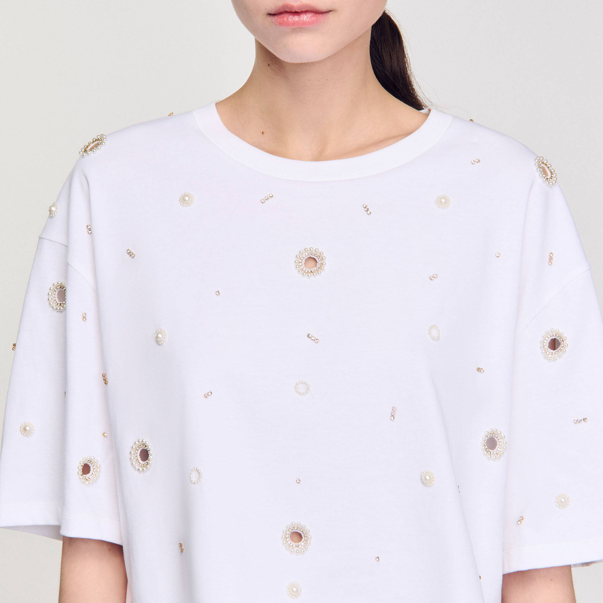T-shirt corta con perline