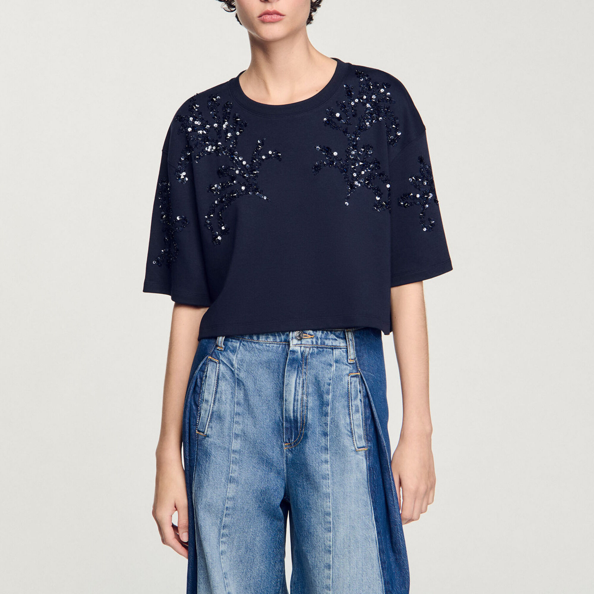T-shirt con dettagli a perline