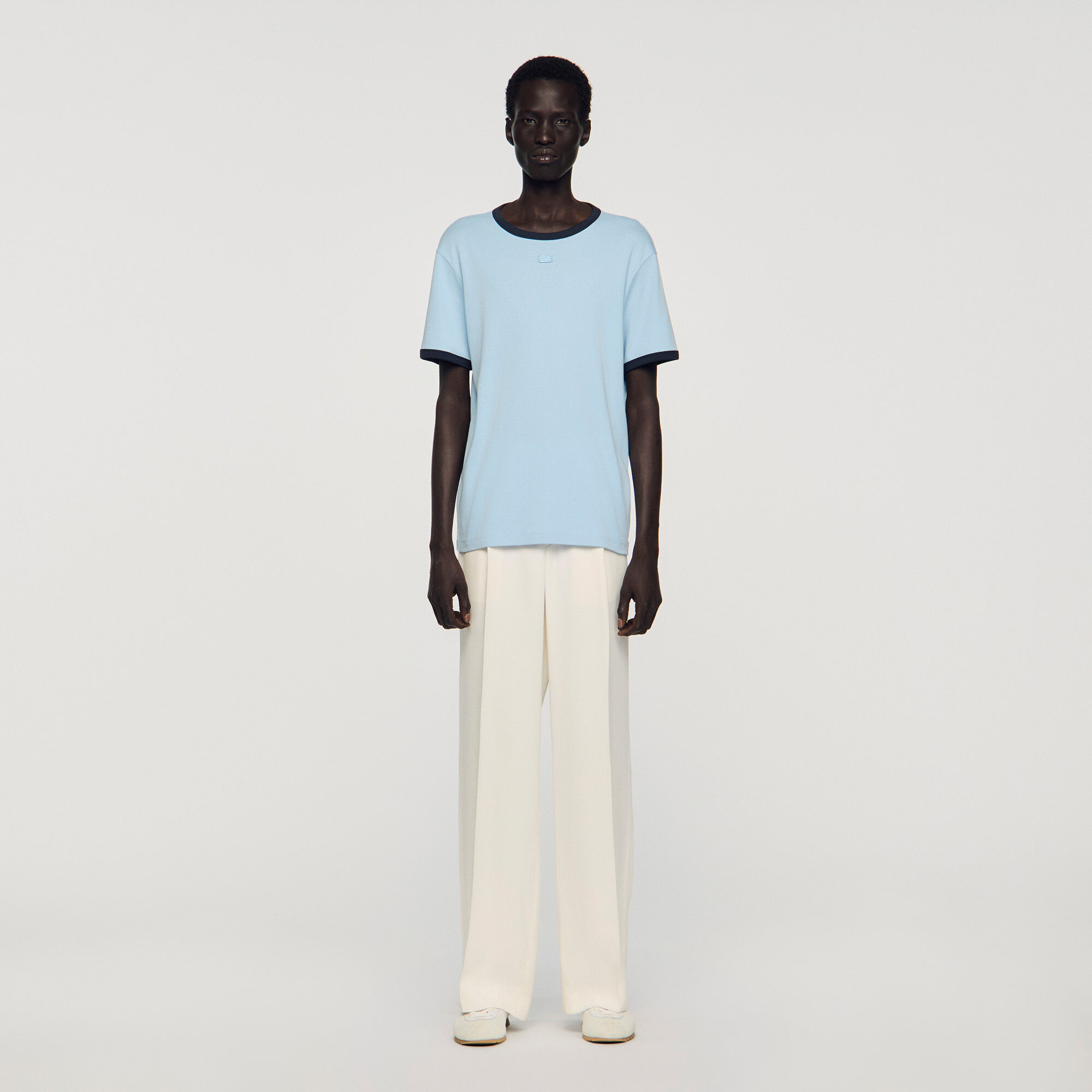 T-shirt bicolore con patch