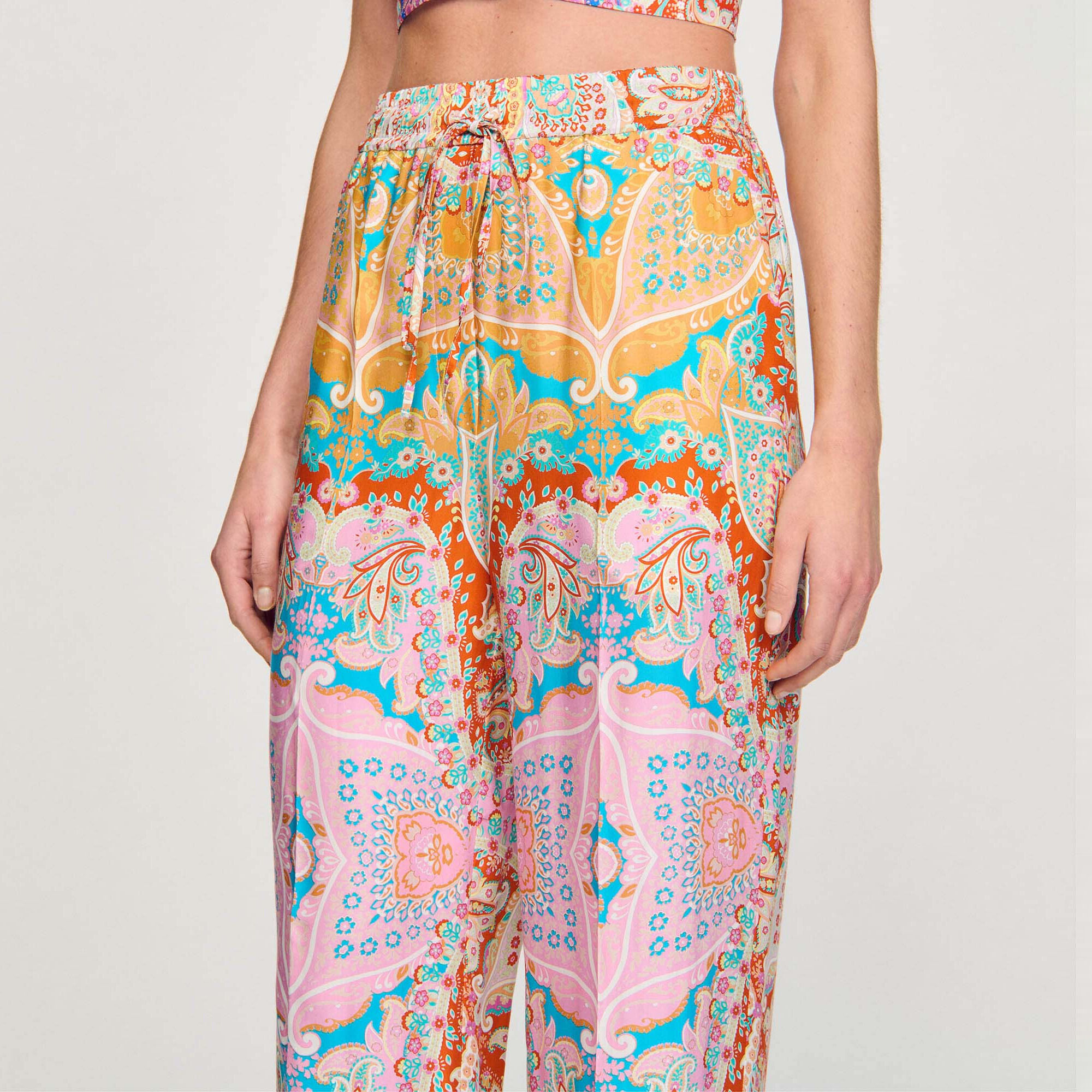 Pantaloni fluidi con stampa