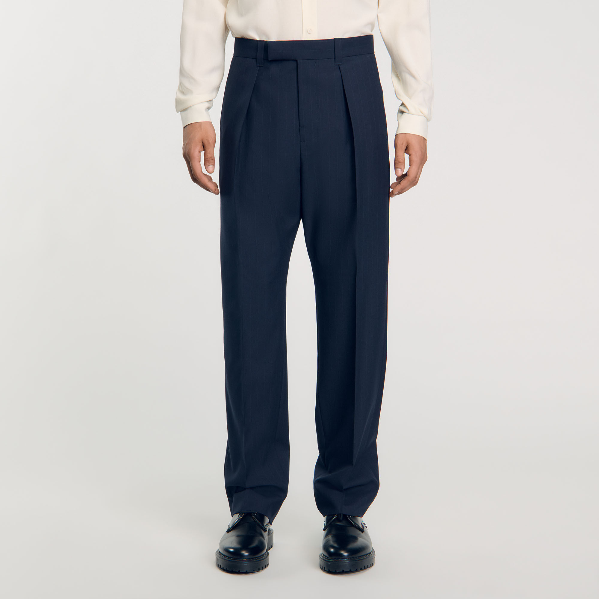 Pantaloni con pieghe baciate