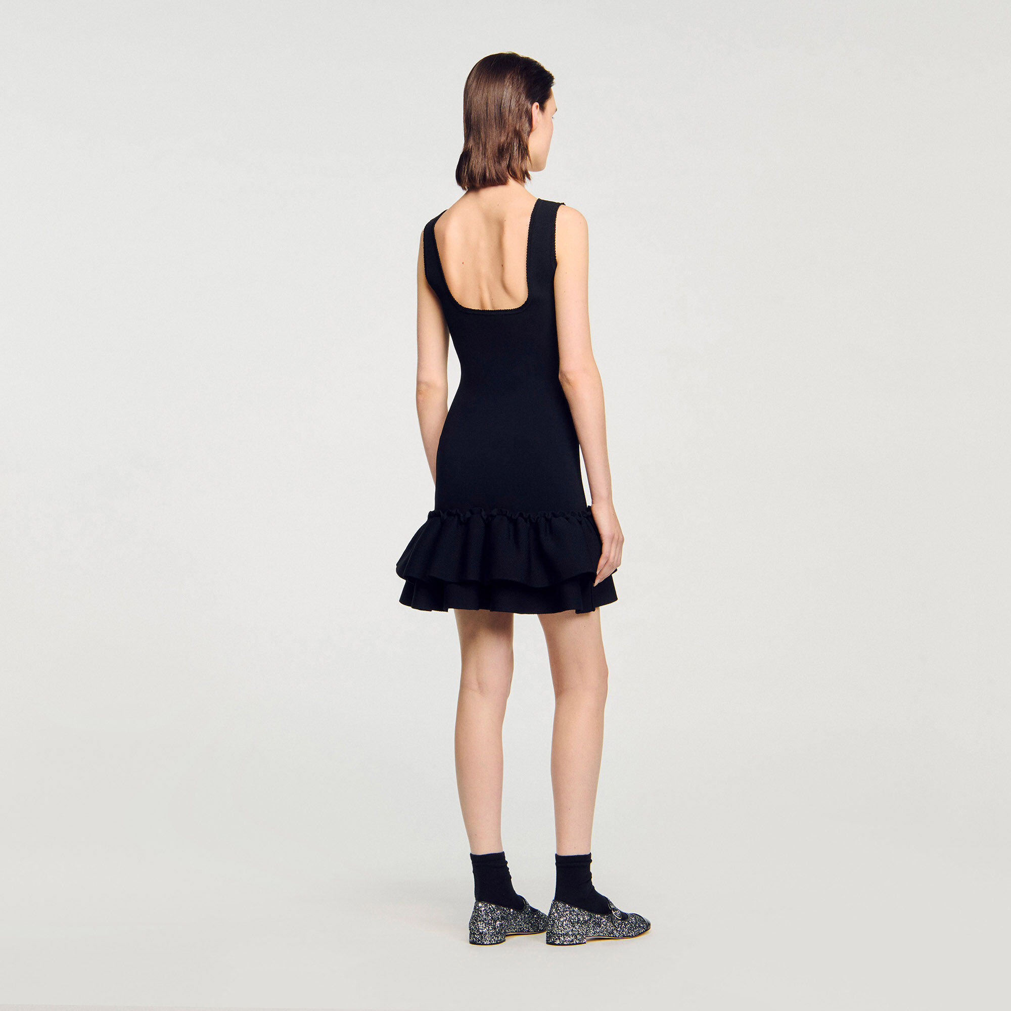 Abito corto in maglia con balze