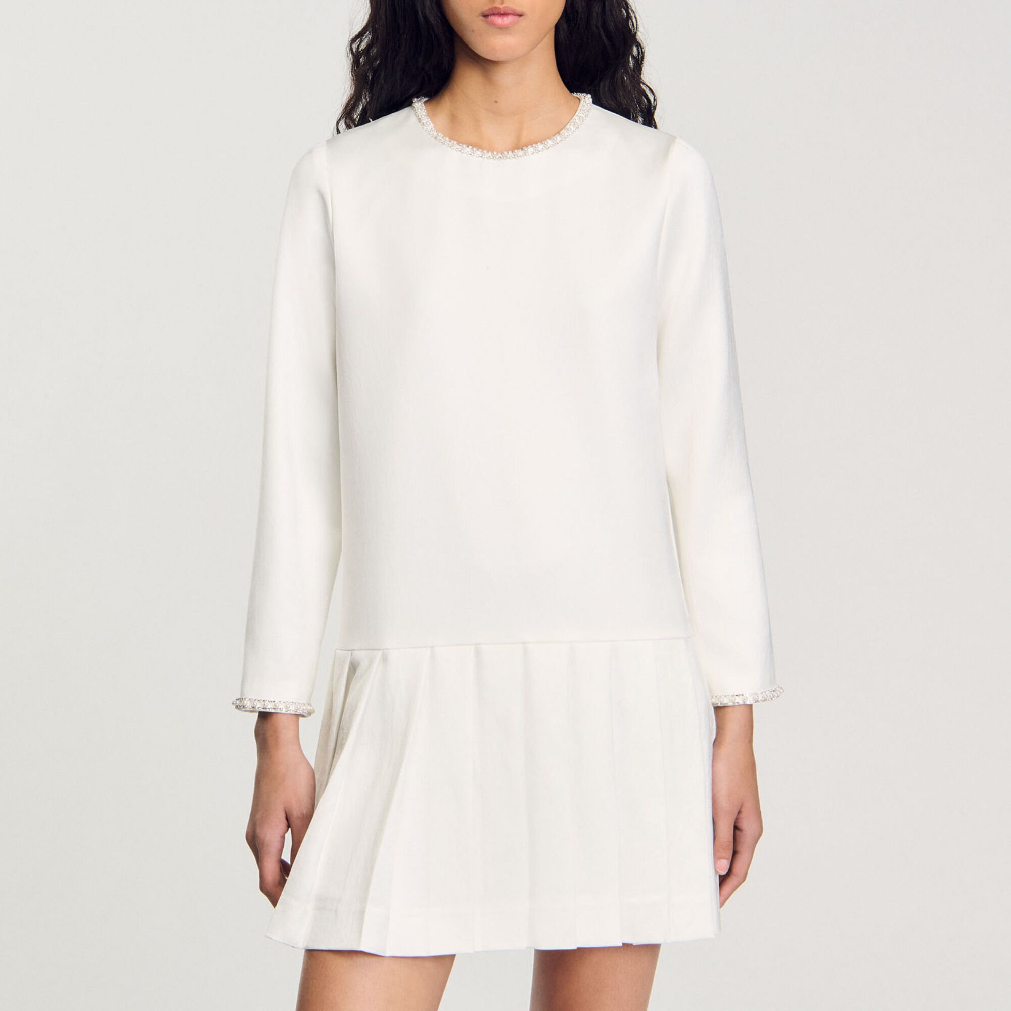 Abito corto in raso con perline