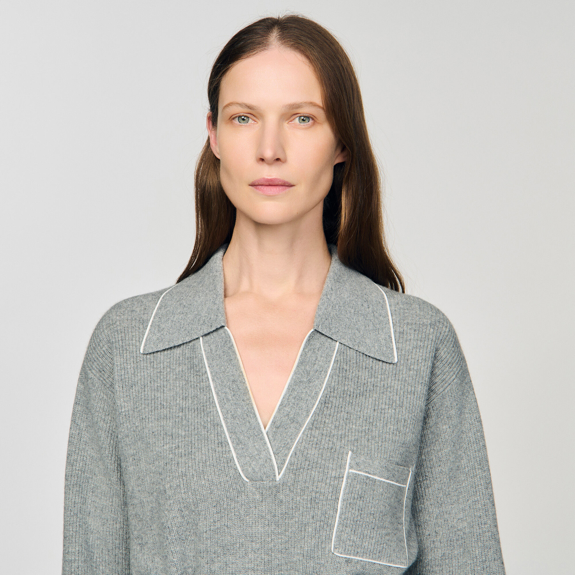 Maglione con colletto a polo aperto