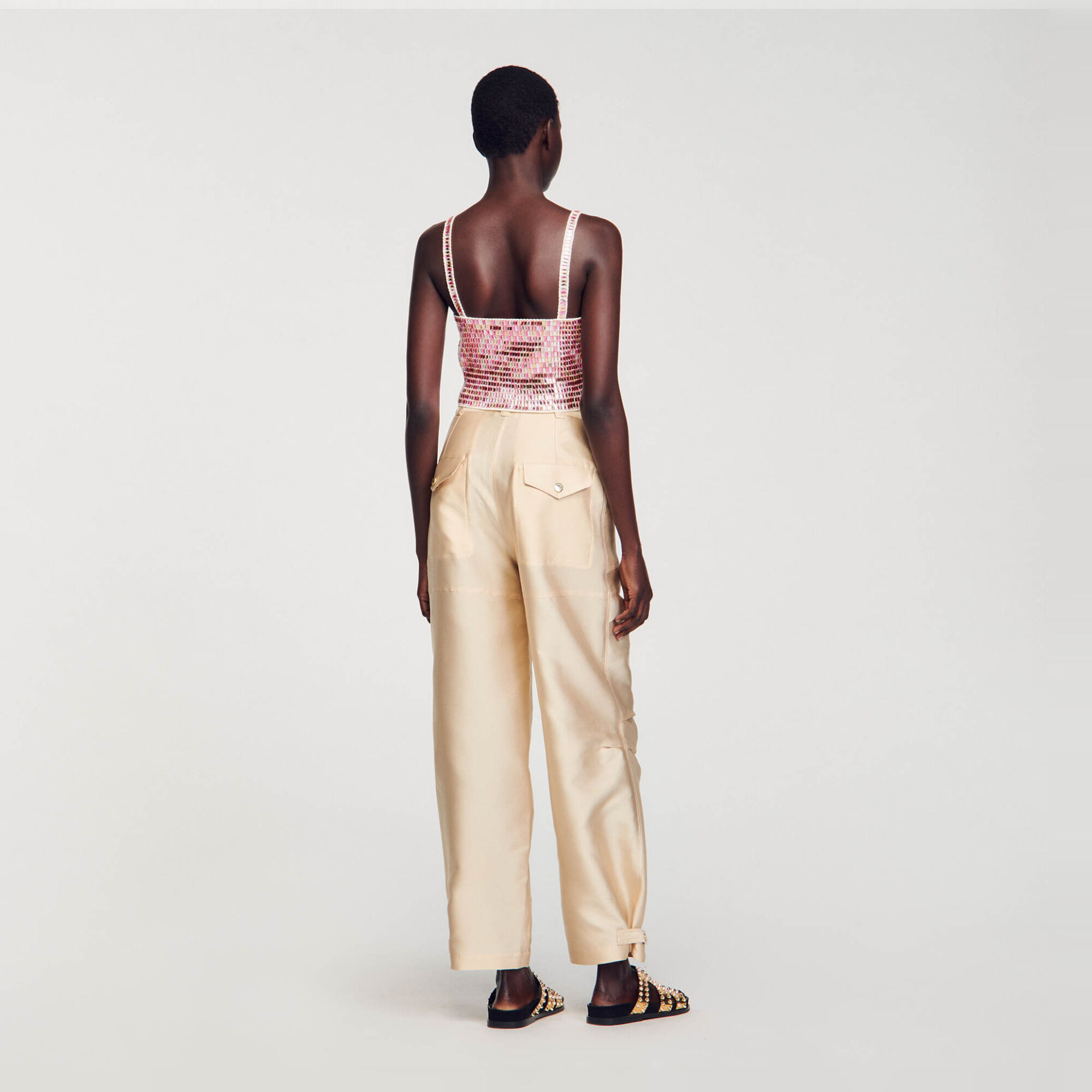 Top corto con perline decorative