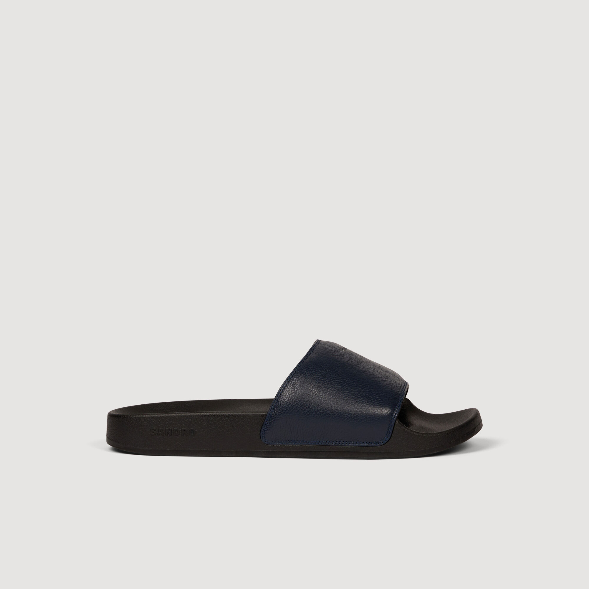 Sandali in pelle martellata