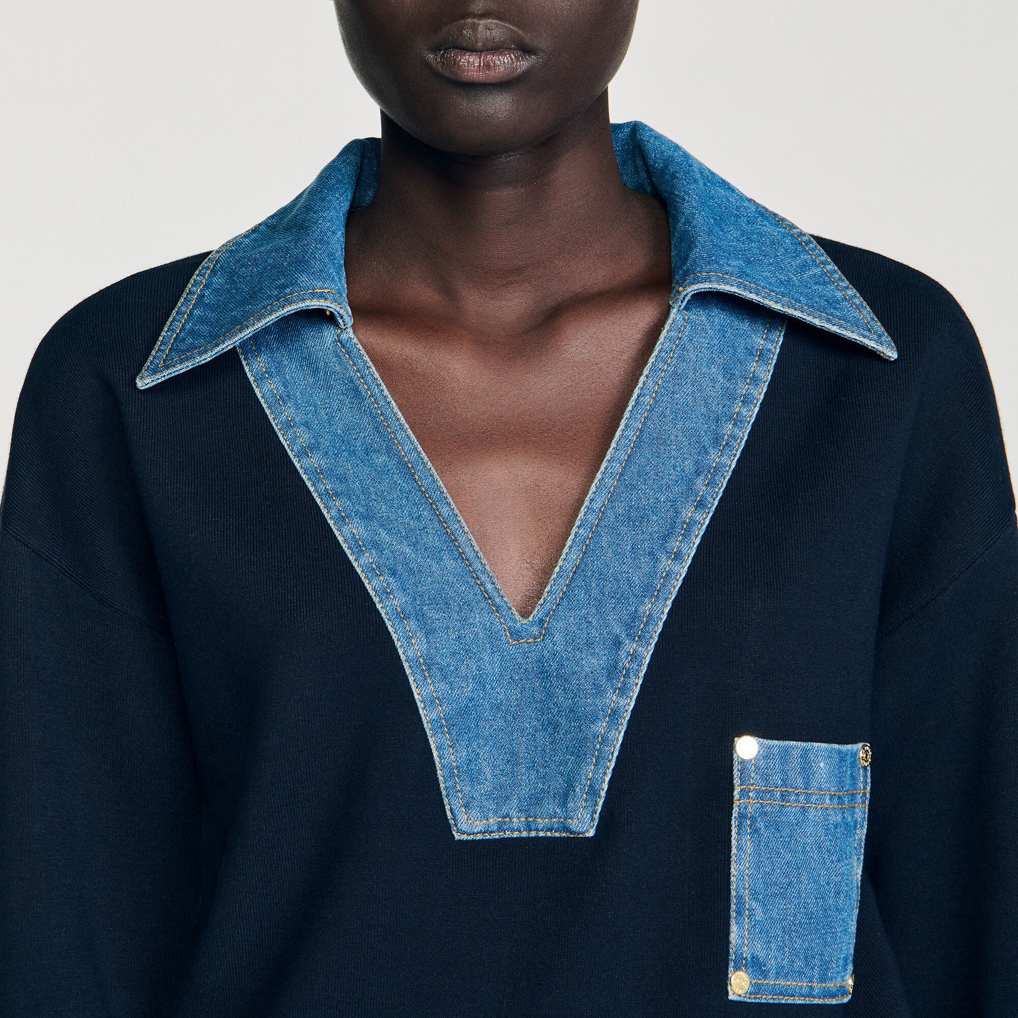 Maglione con dettagli in denim