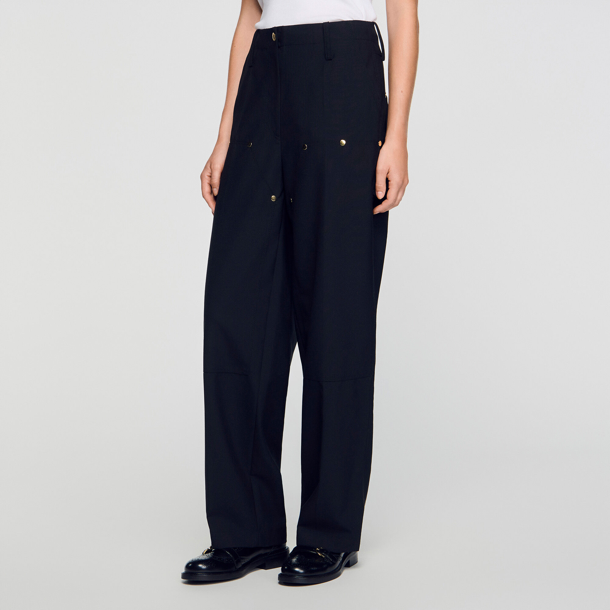 Pantaloni fluidi con rivetti