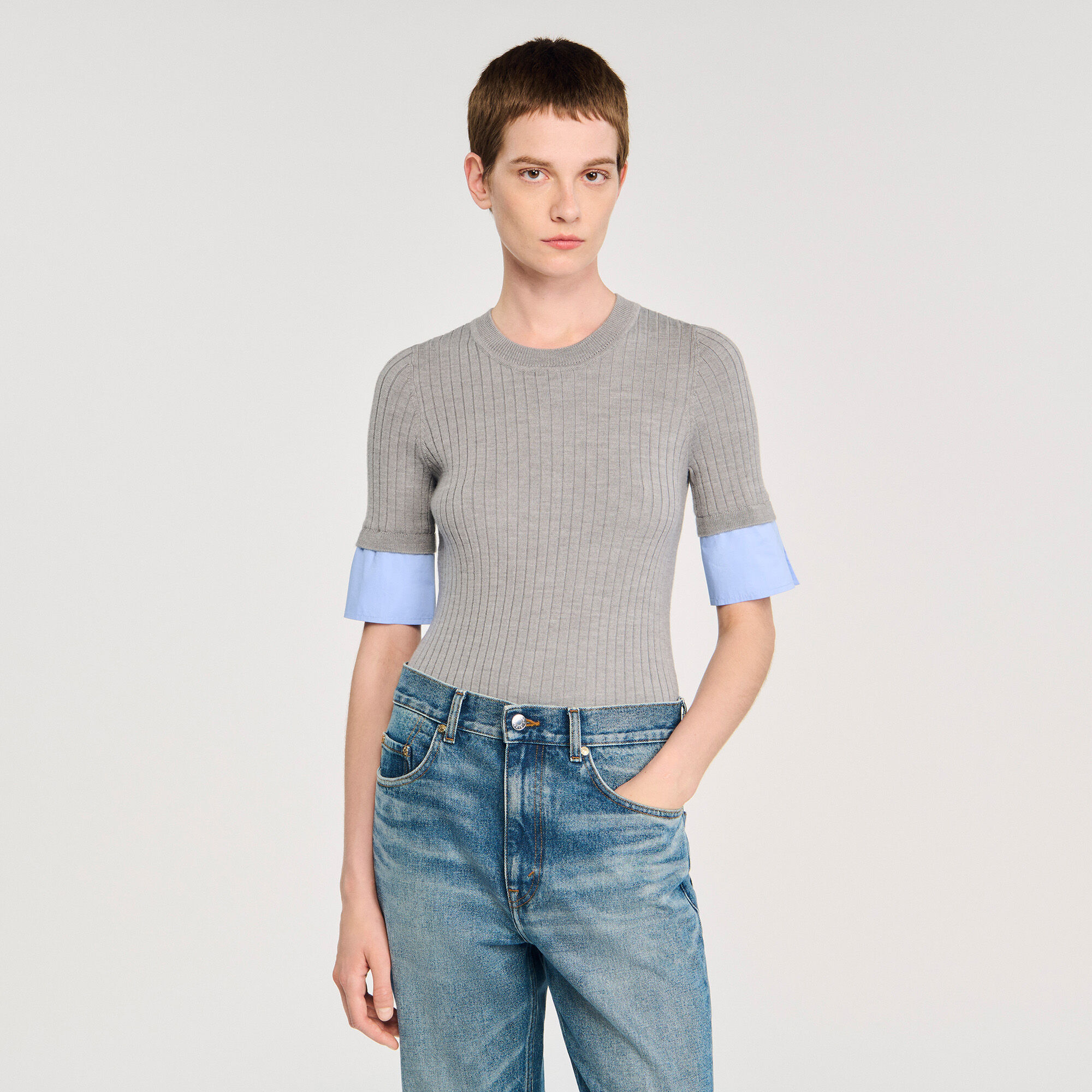 Maglione a maniche corte contrasto