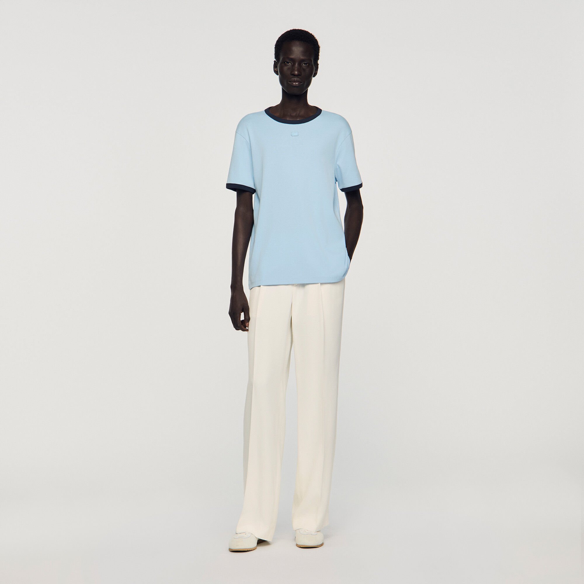 T-shirt bicolore con patch