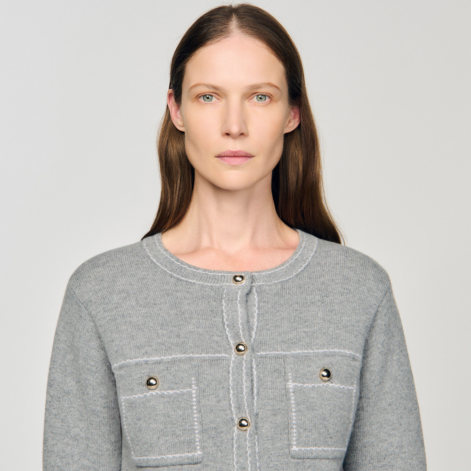Cardigan con cuciture a contrasto